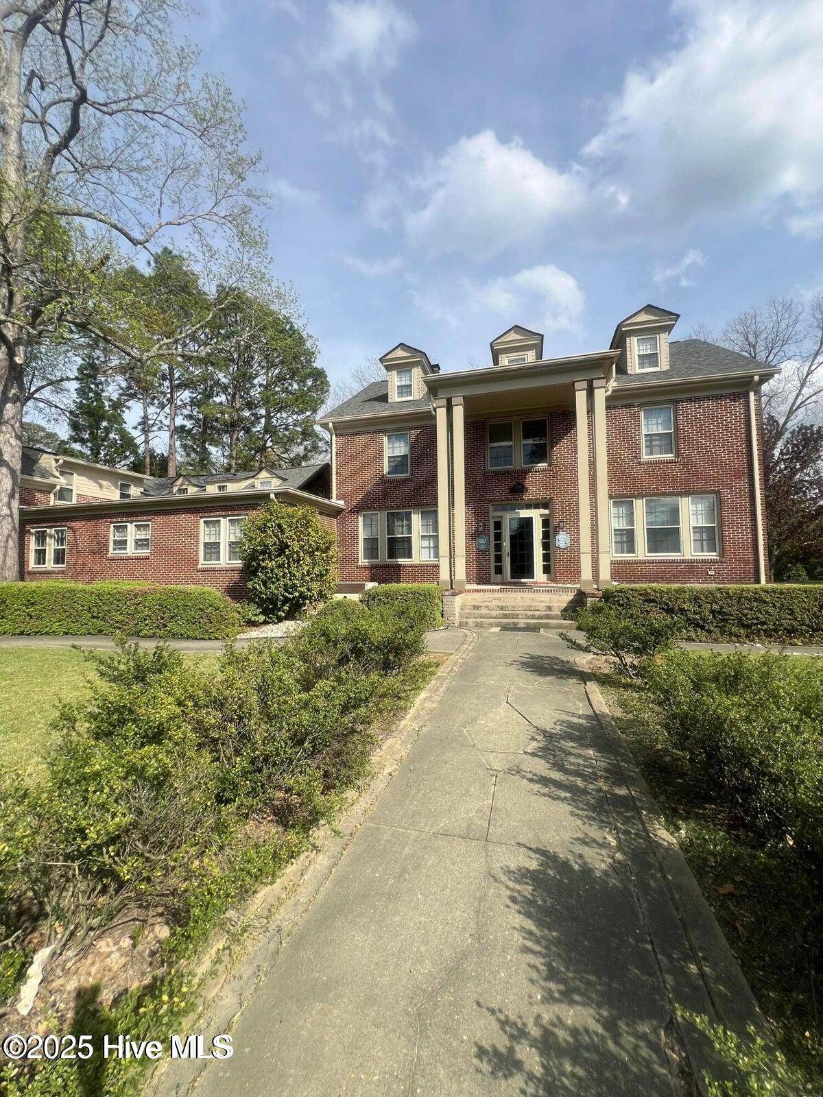 Aberdeen, NC 28315,206 N Poplar ST #F