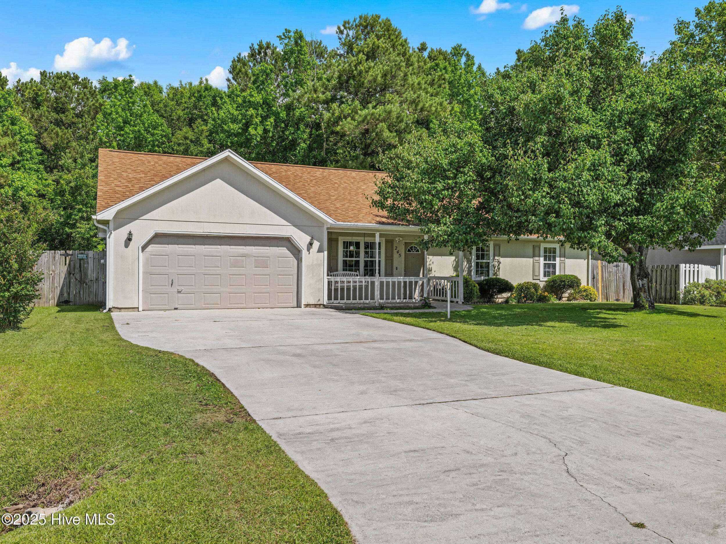 Hubert, NC 28539,245 Parnell RD