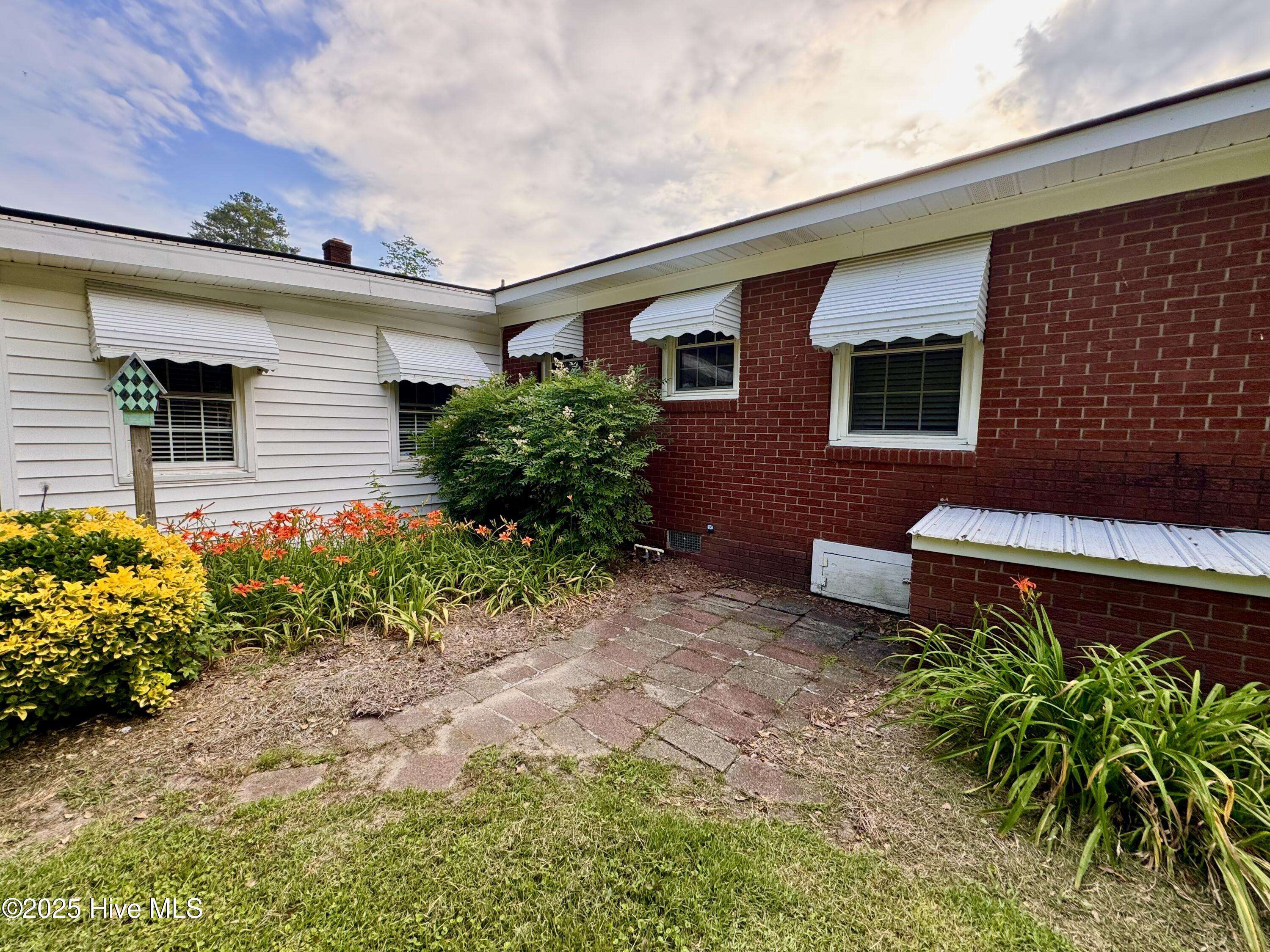 Kinston, NC 28504,1938 N Hwy 258