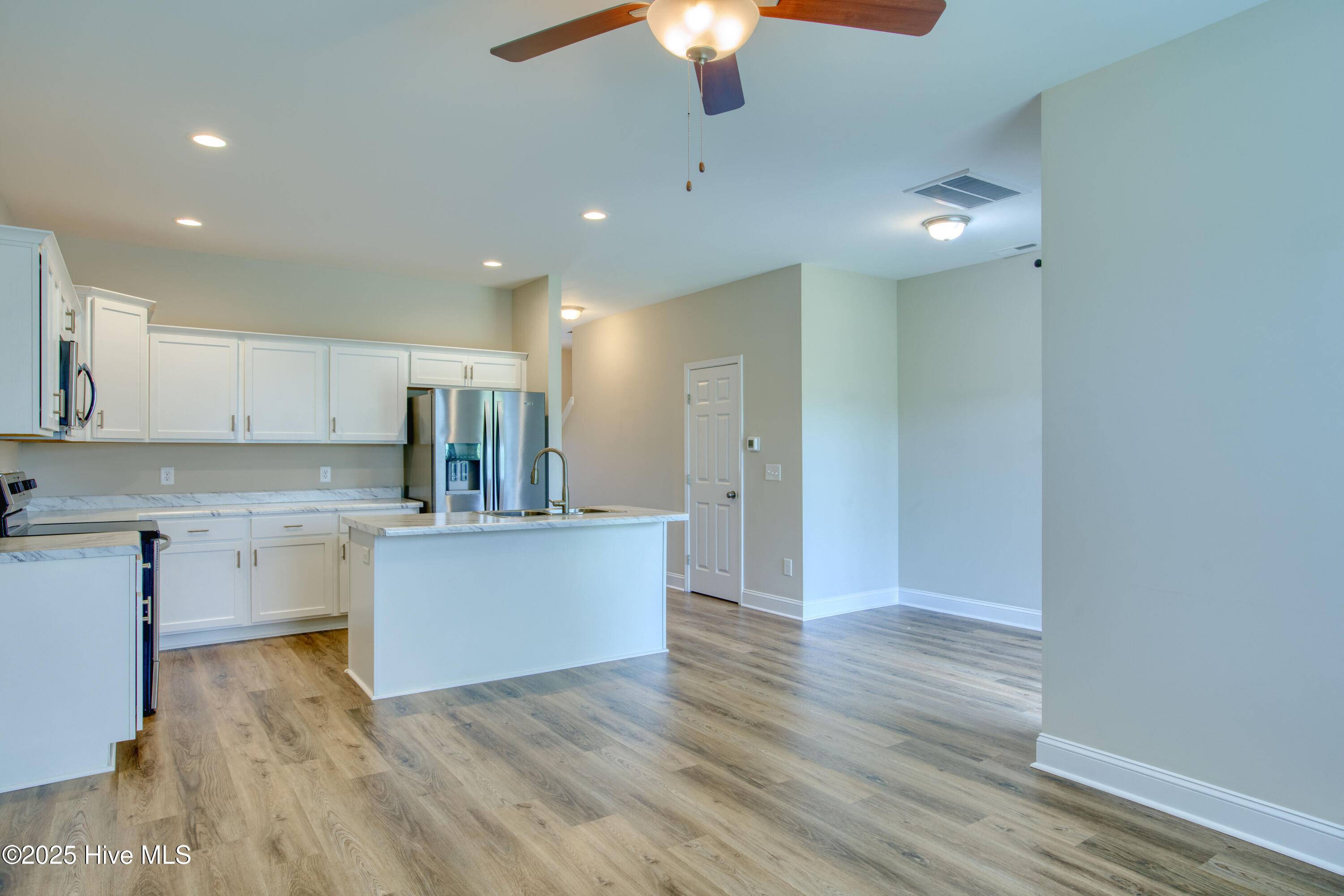 Sneads Ferry, NC 28460,329 S Stingray LN