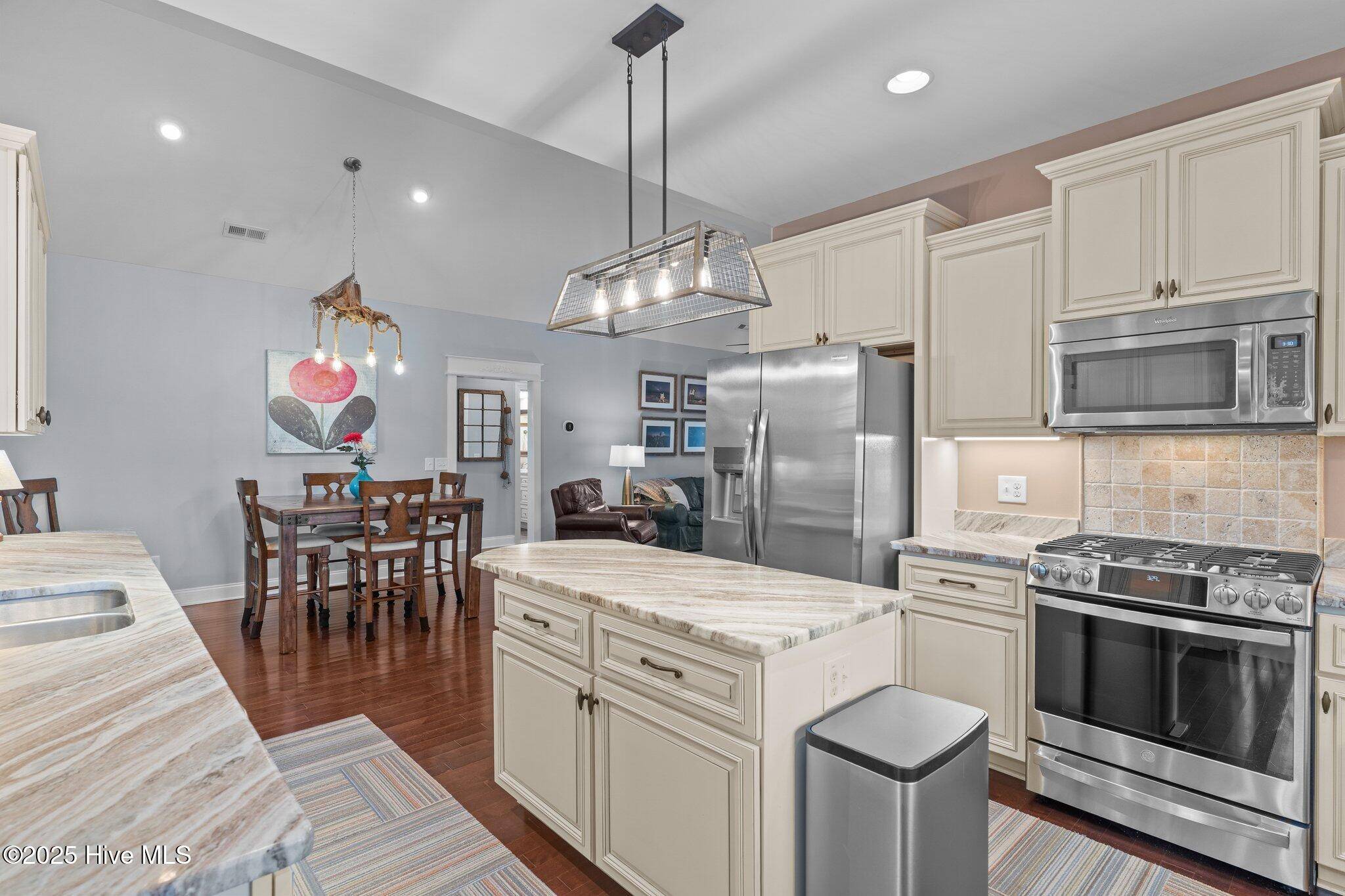 Oak Island, NC 28465,124 NE 35th ST