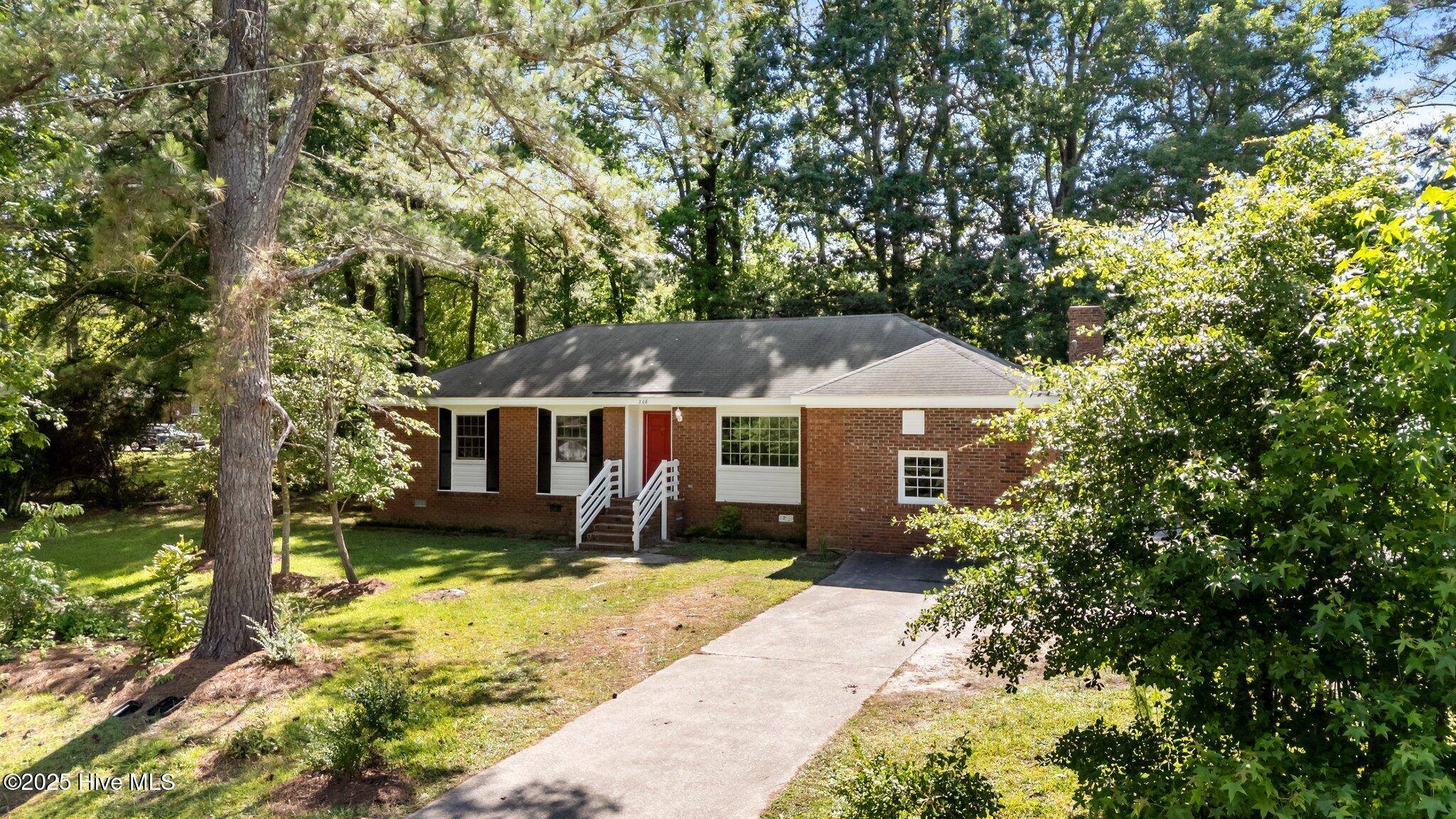Nashville, NC 27856,208 Essex RD