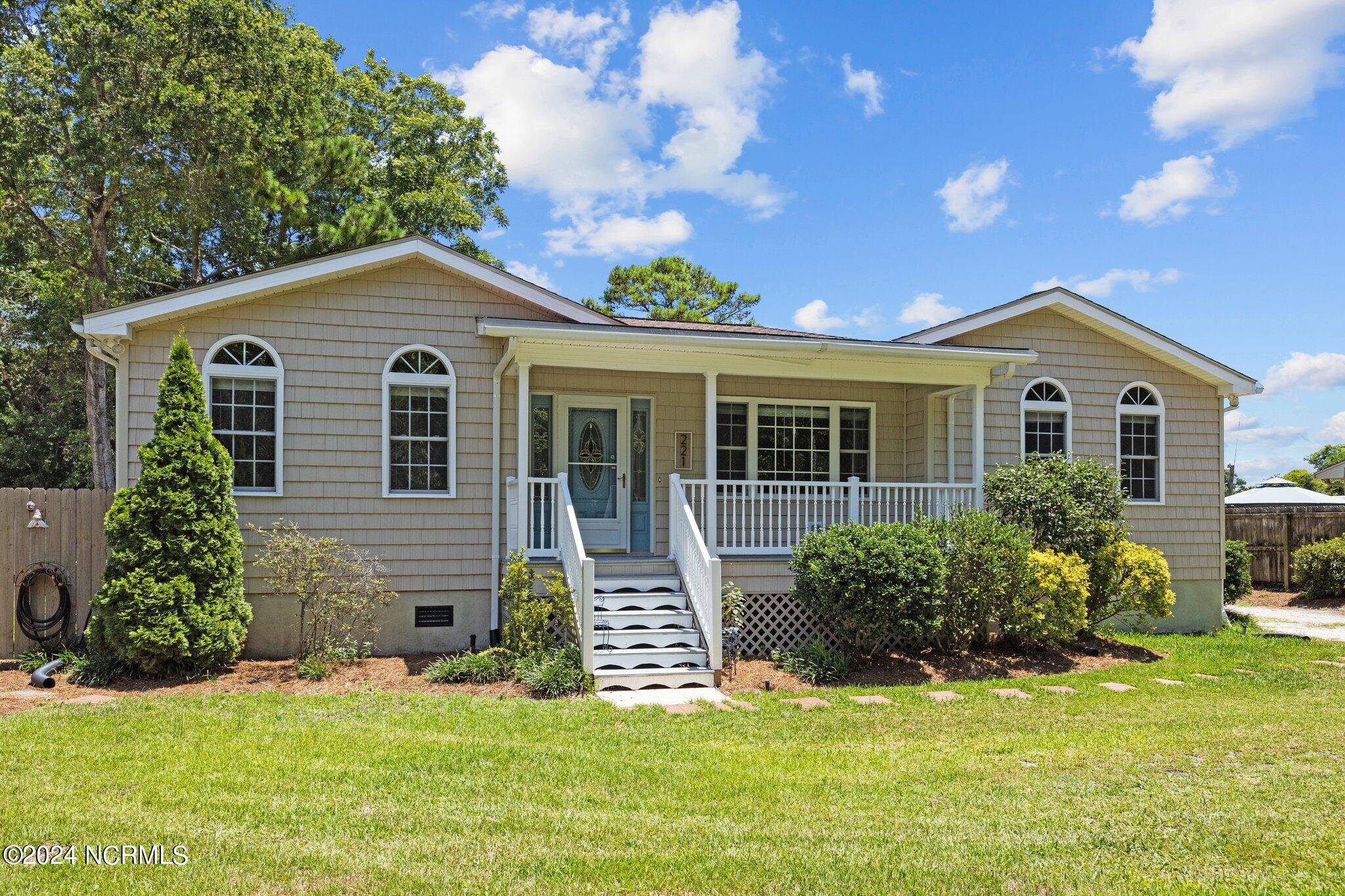 Newport, NC 28570,221 Salty Shores RD