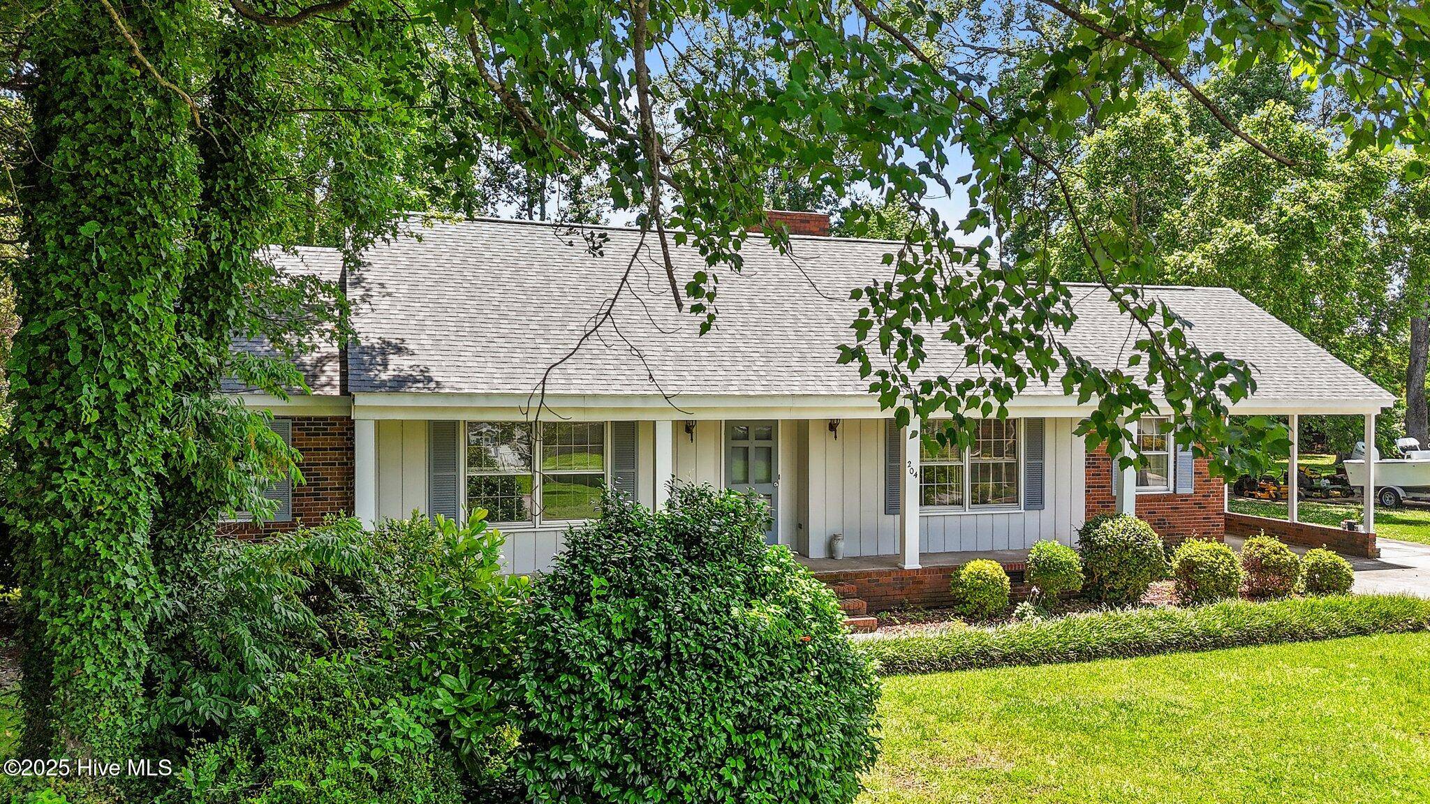 Greenville, NC 27834,204 Ravenwood DR