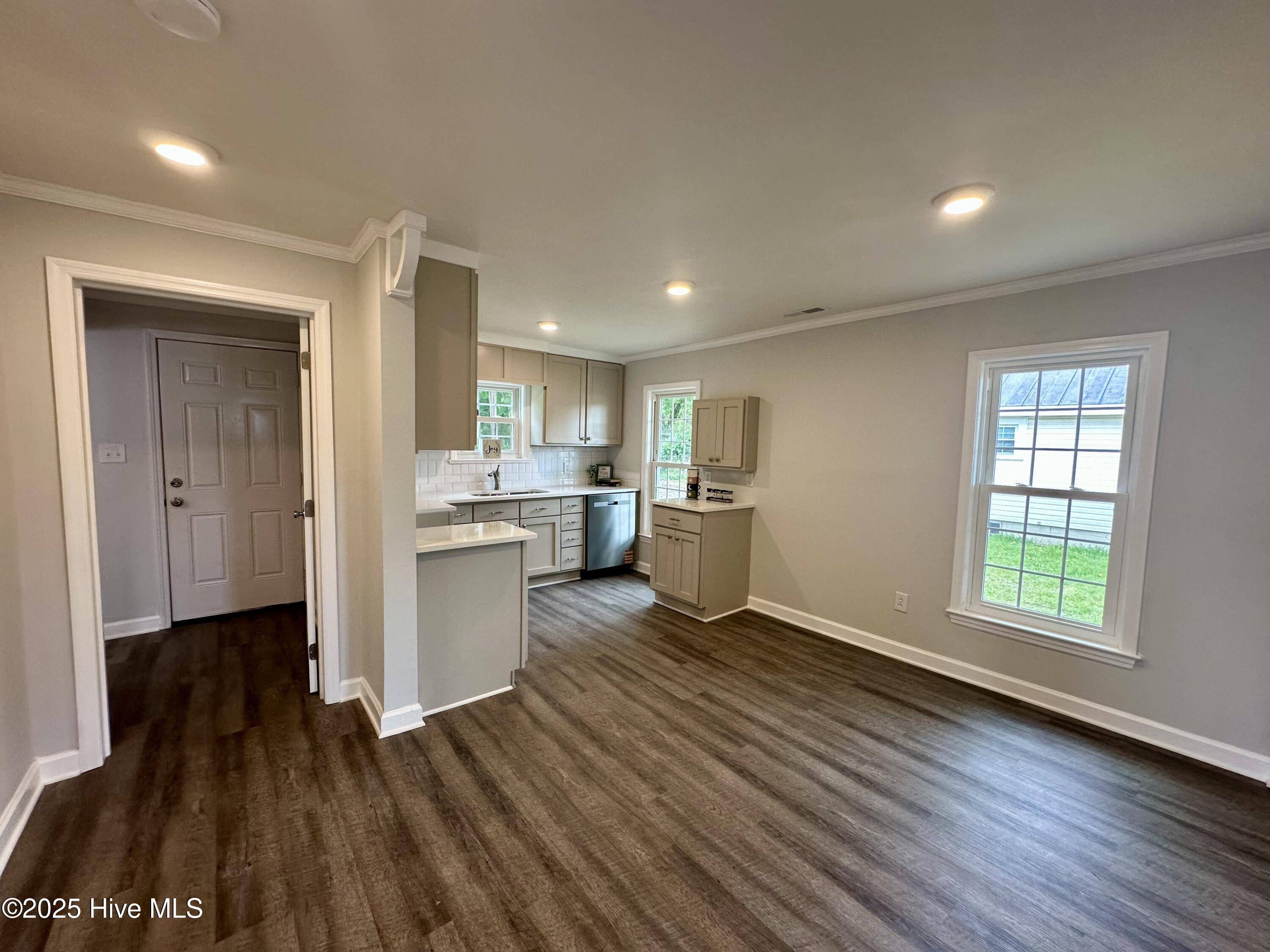 Kenly, NC 27542,307 N Church ST