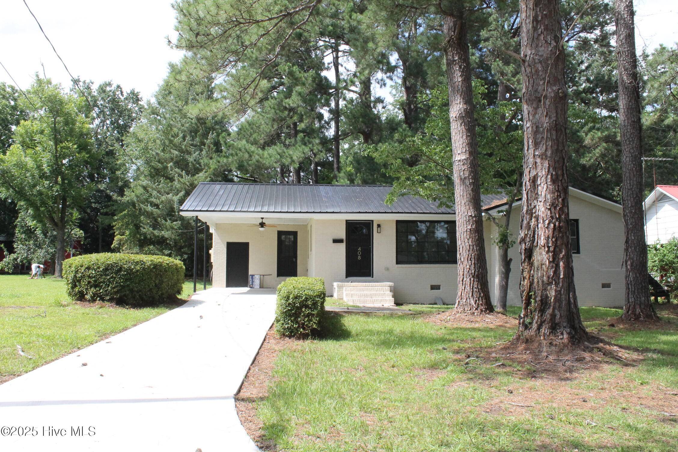 Whiteville, NC 28472,408 W Burkhead ST