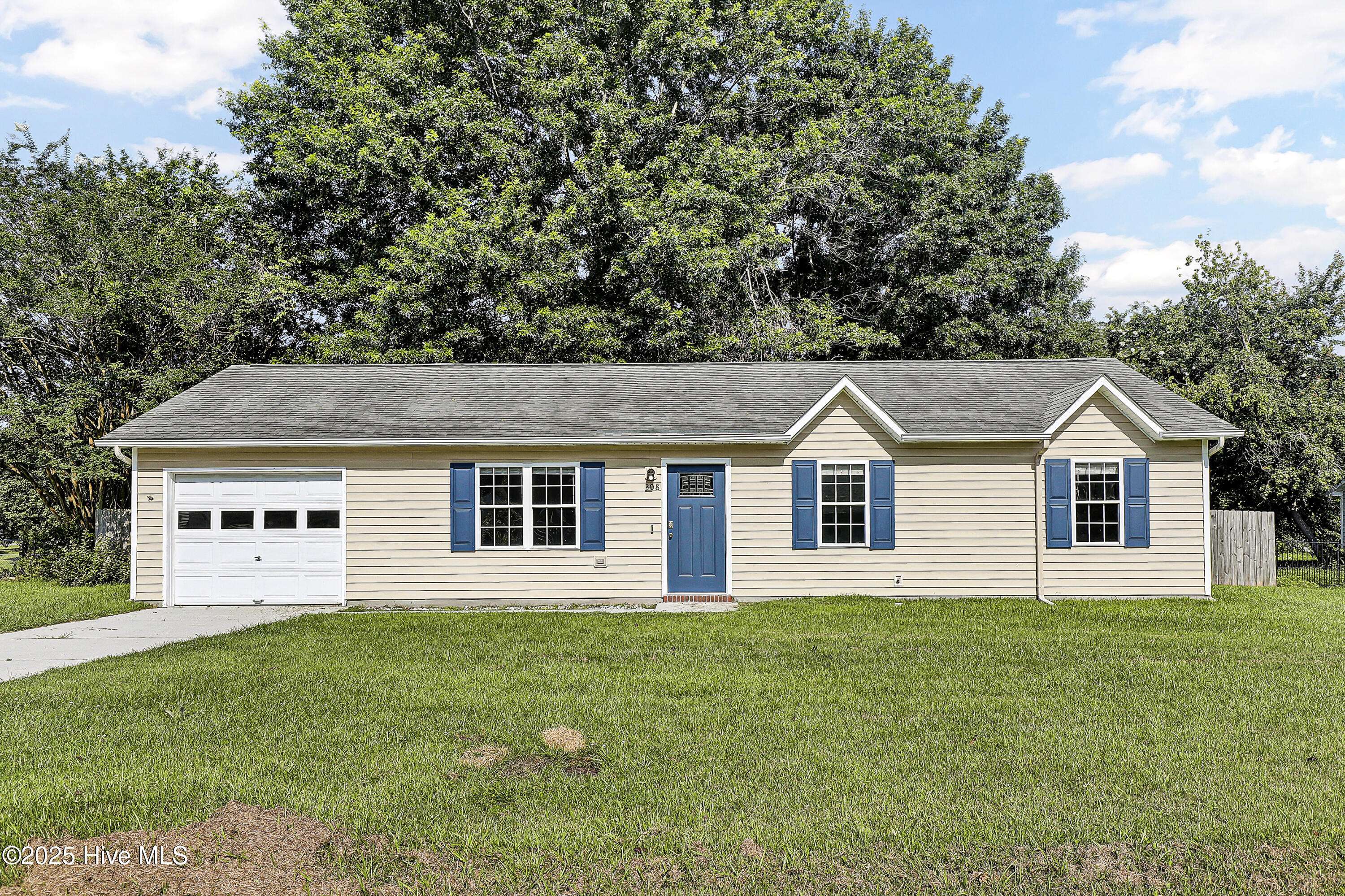 Jacksonville, NC 28540,308 Steller RD