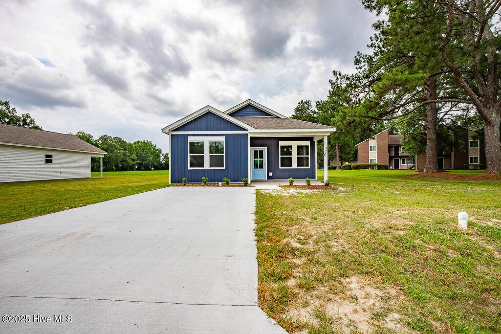 Vanceboro, NC 28586,327 Buck LN