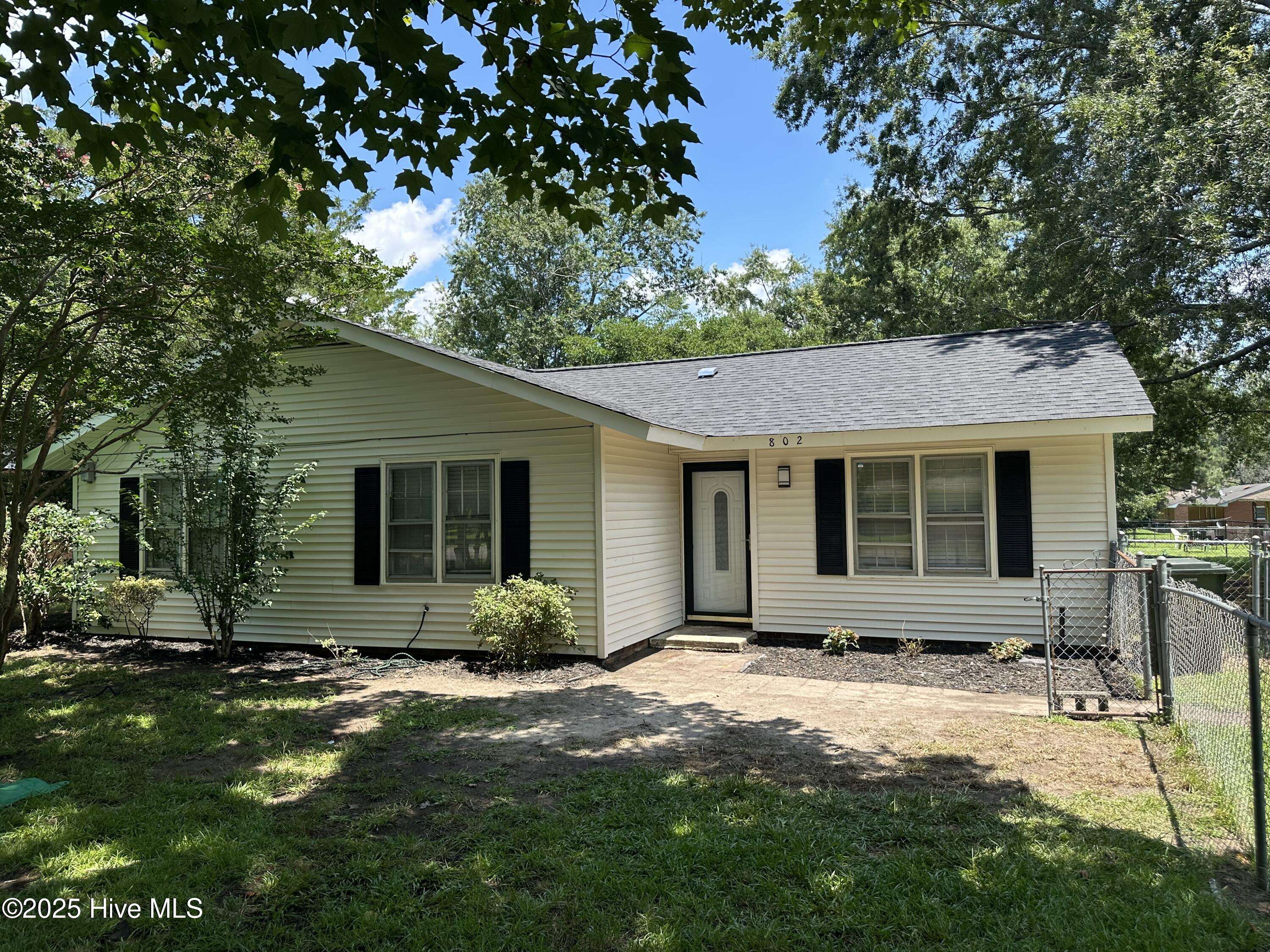 Laurinburg, NC 28352,802 Glenn ST