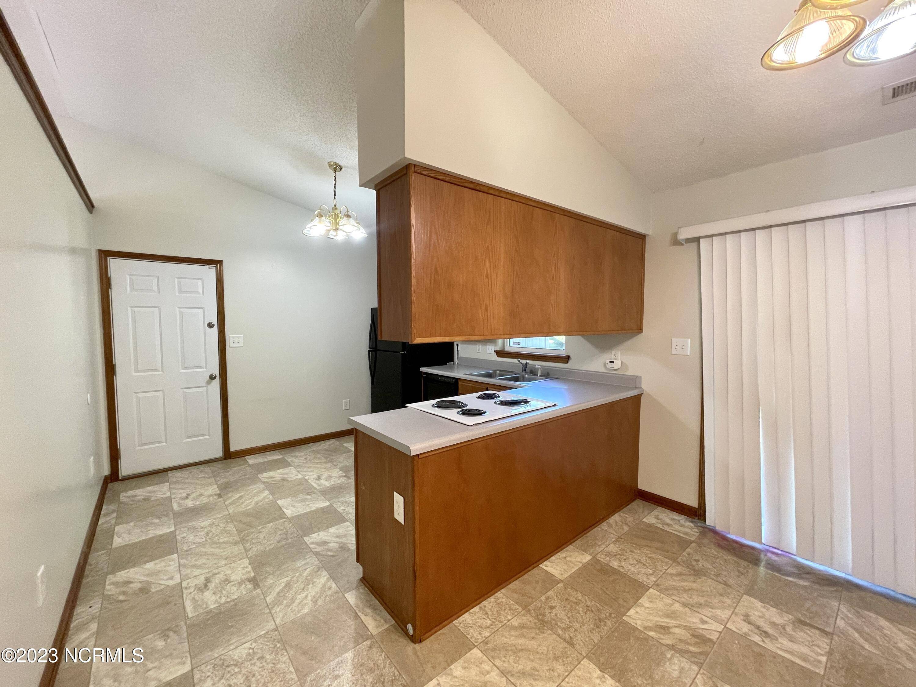 Jacksonville, NC 28540,100 May CT