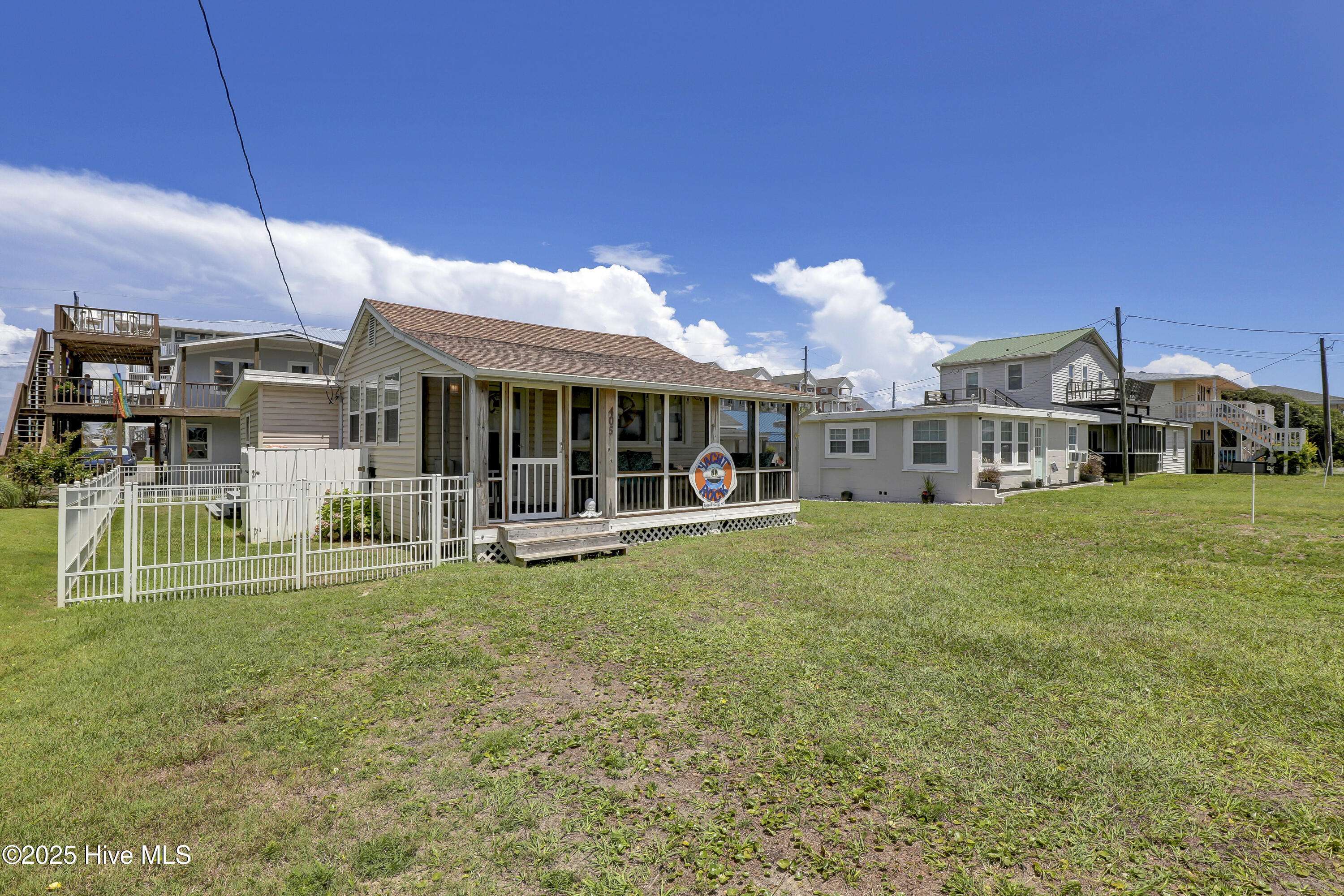 Surf City, NC 28445,405 N Shore DR