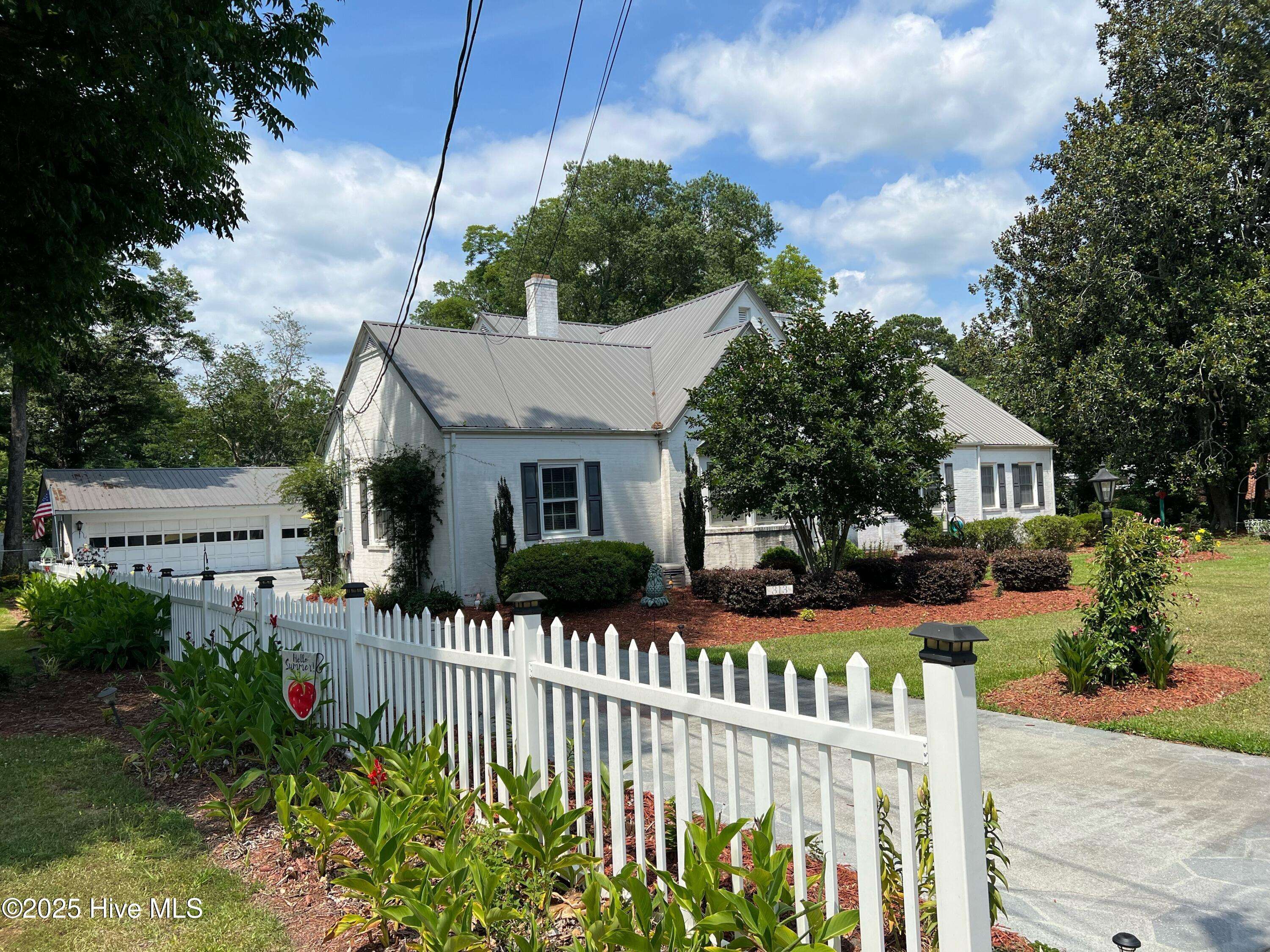Chadbourn, NC 28431,313 E 1st AVE