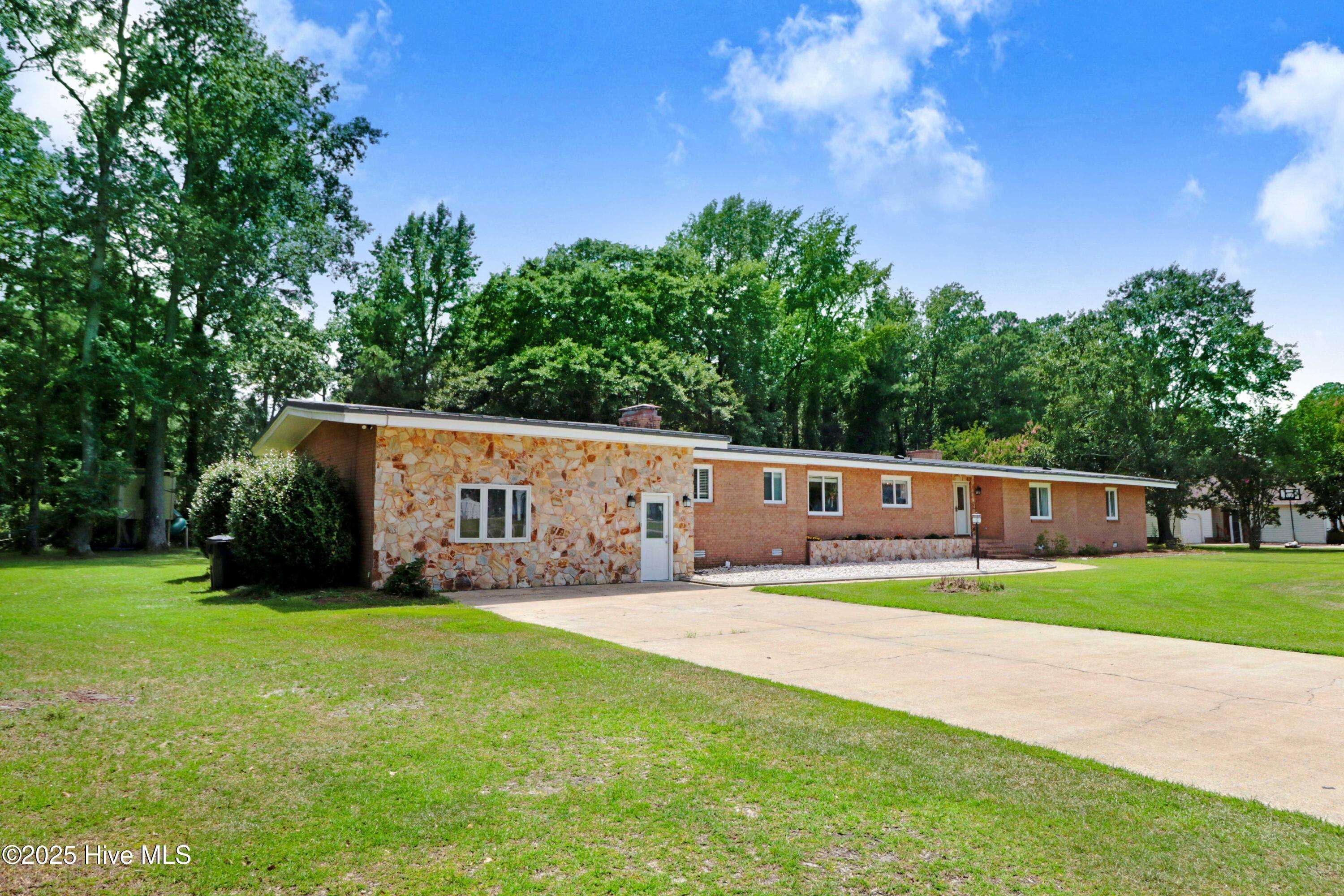 Goldsboro, NC 27534,202 Waters CIR
