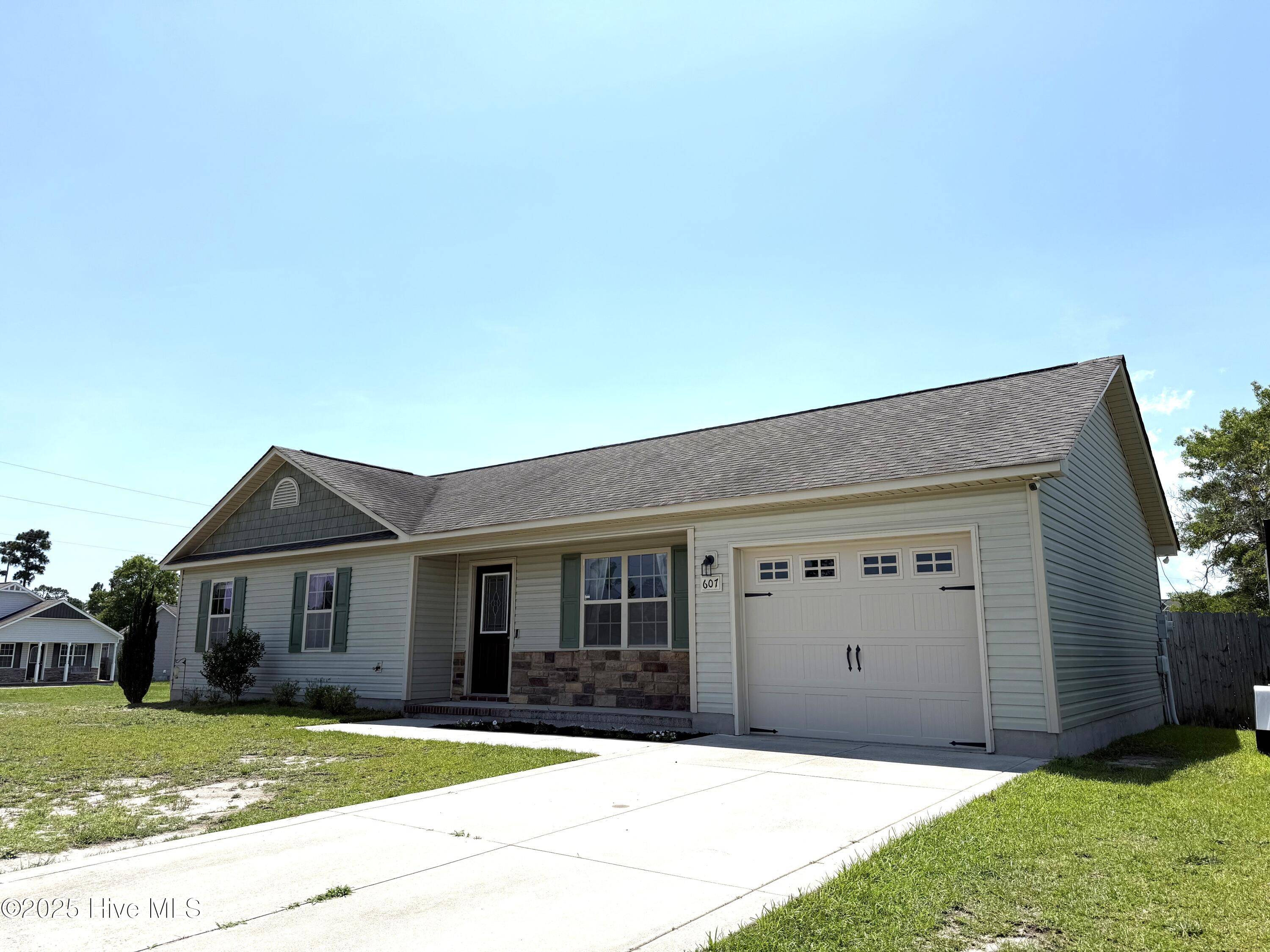 Hubert, NC 28539,607 Parsley DR