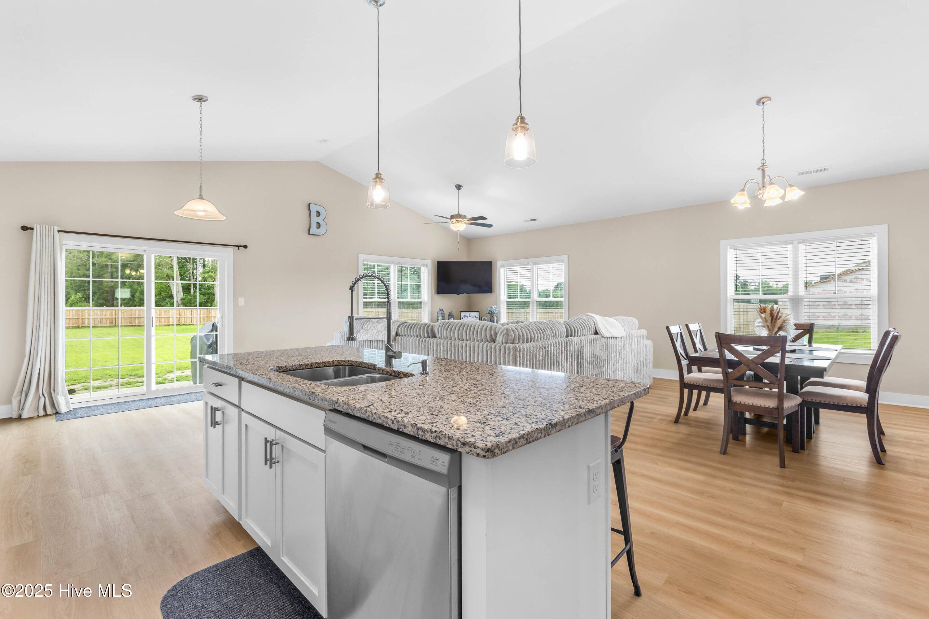 Jacksonville, NC 28540,305 E Theriault CT