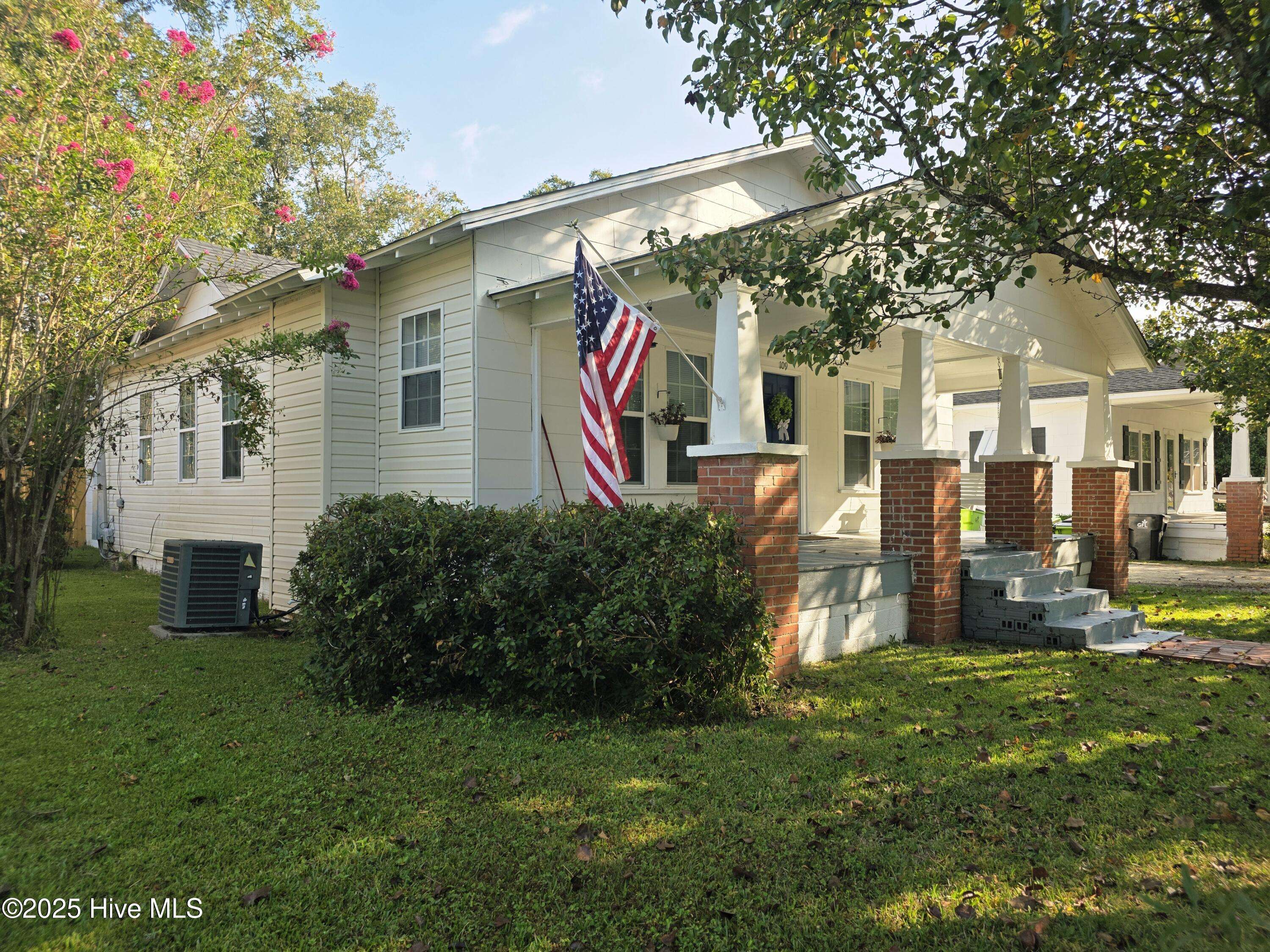 Whiteville, NC 28472,109 E Calhoun ST