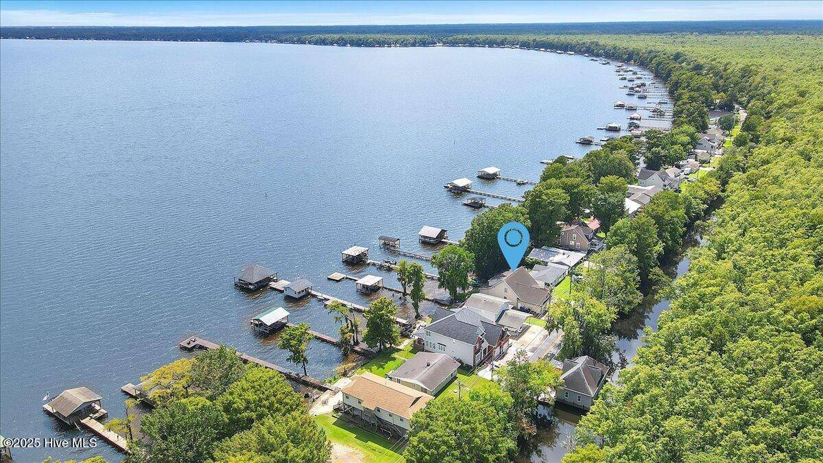 Lake Waccamaw, NC 28450,814 Canal Cove RD