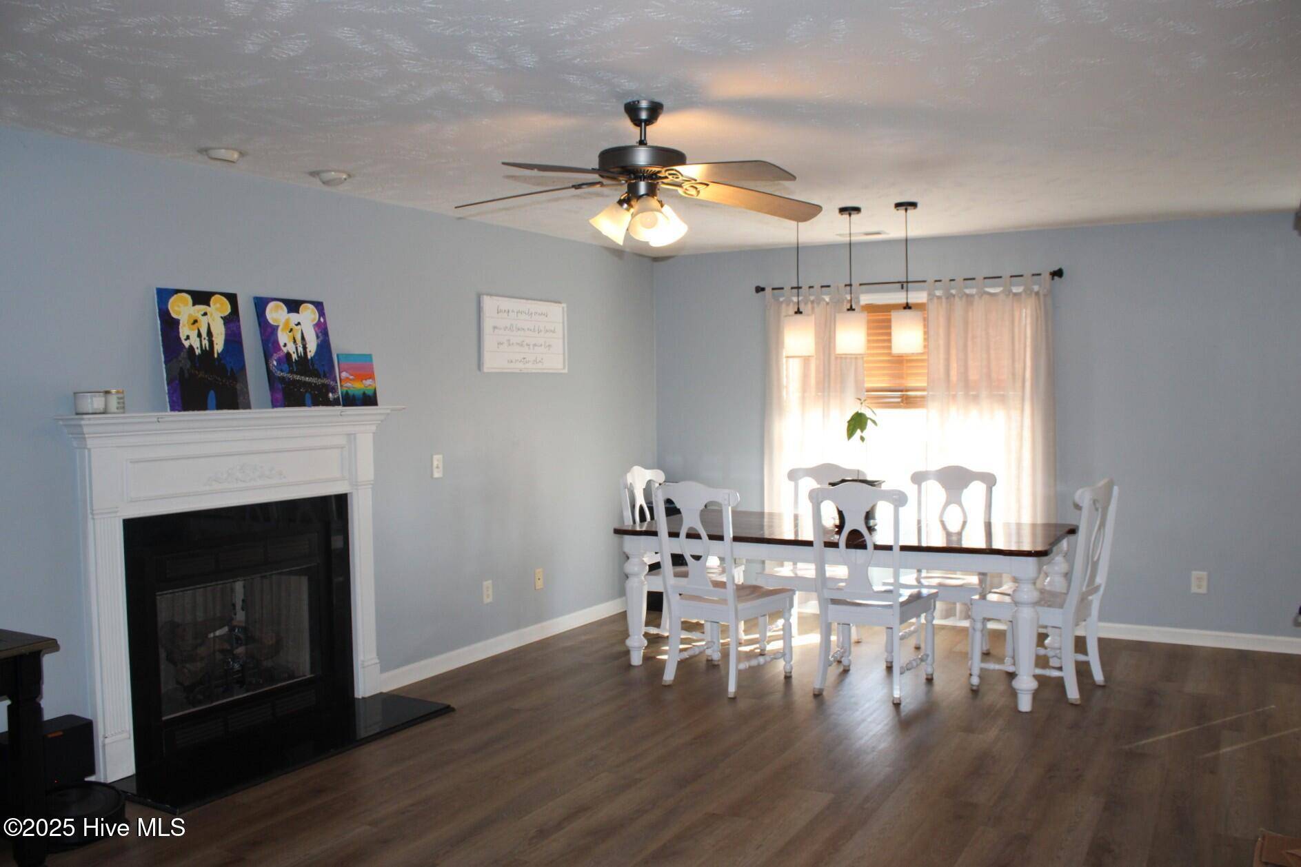 Hubert, NC 28539,305 Trappers RD