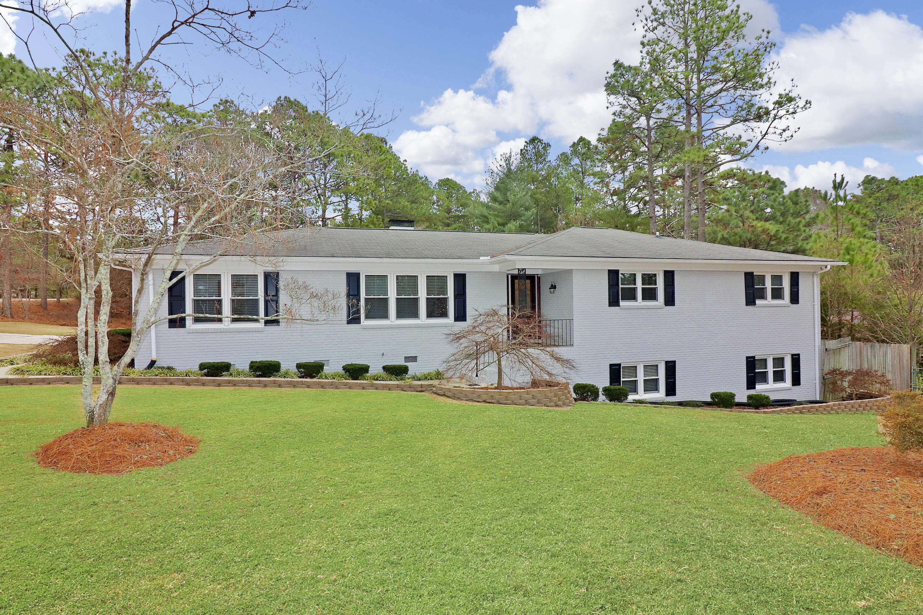 Southern Pines, NC 28387,240 Midlothian DR