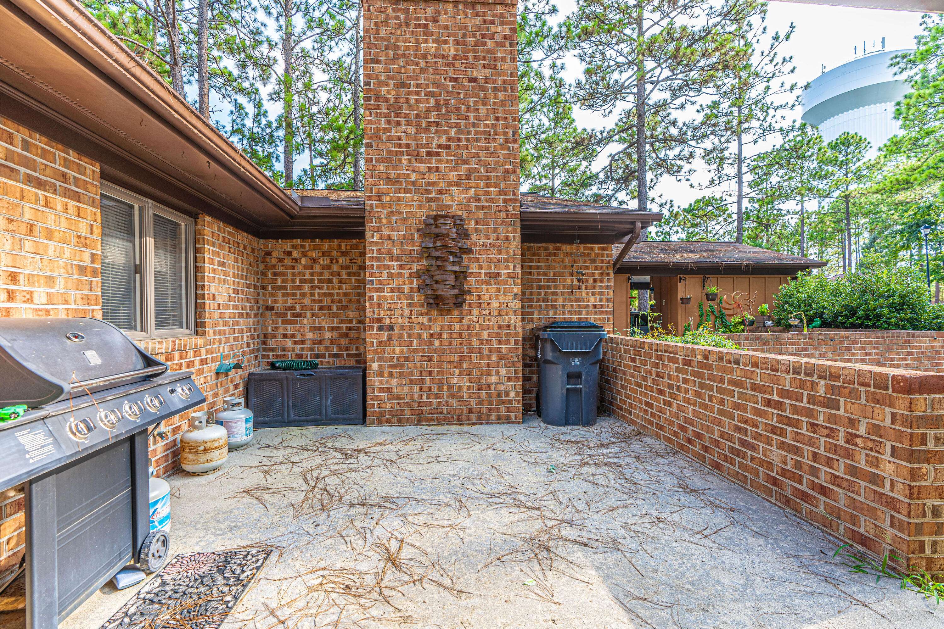 Southern Pines, NC 28387,649 Redwood DR