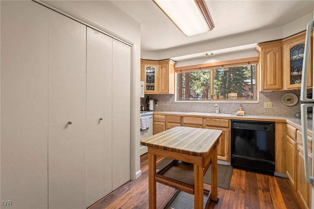 Incline Village, NV 89451,321 Ski WAY #24