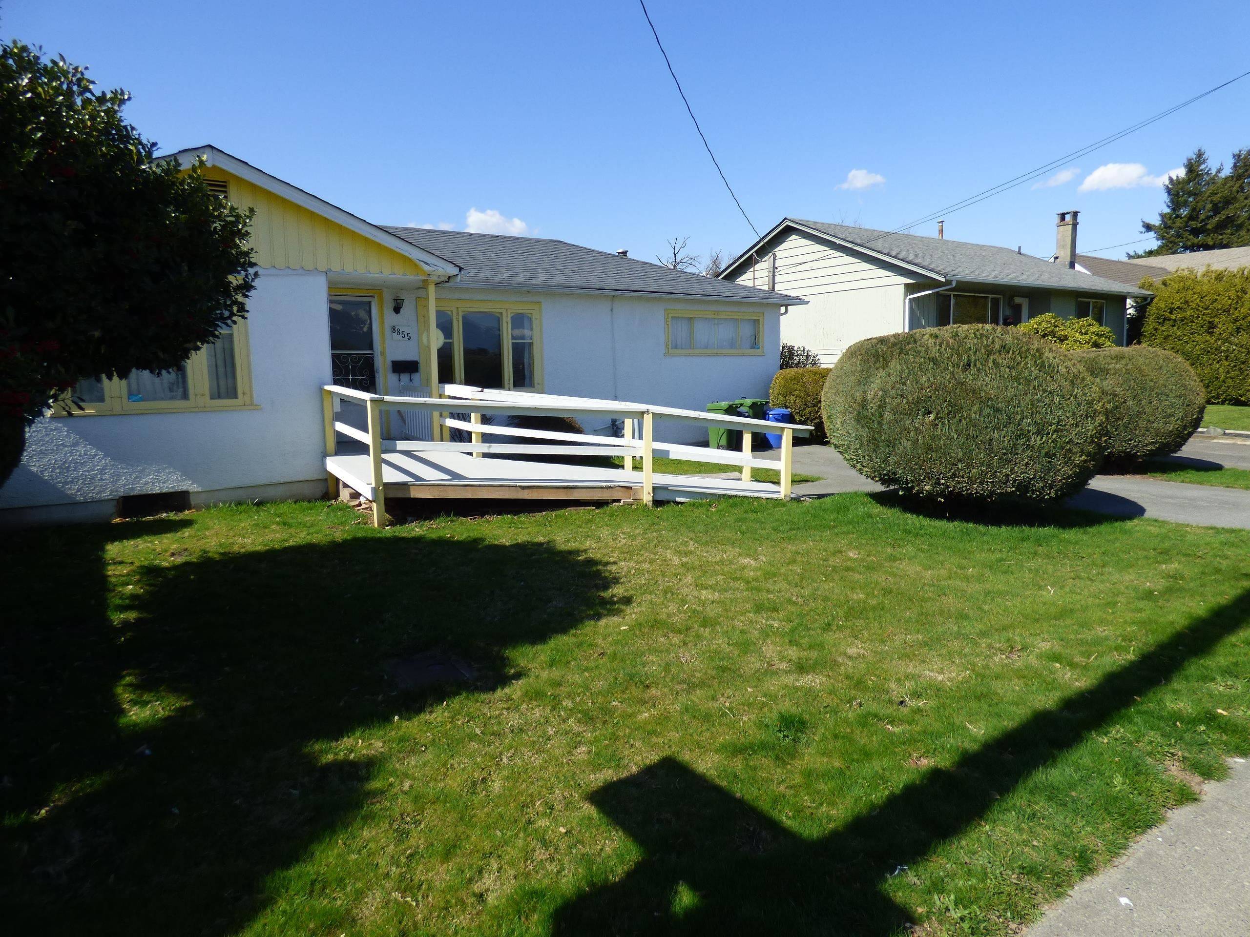 Chilliwack, BC V2P 4L5,8855 SCHOOL ST