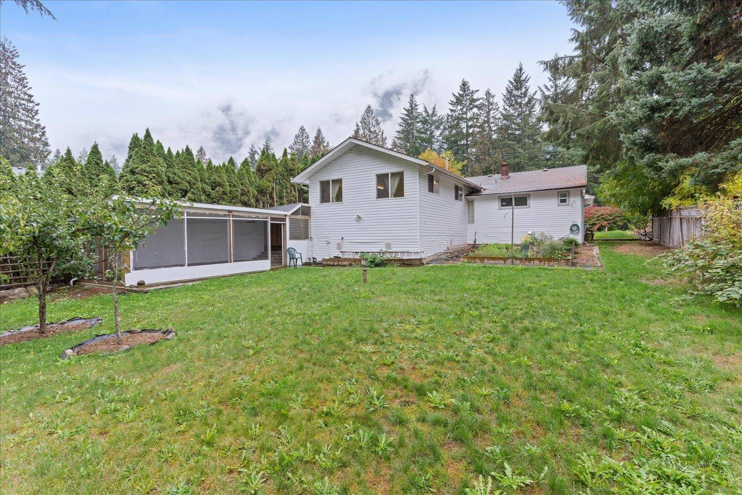 Hope, BC V0X 1L2,19640 SILVERHOPE RD