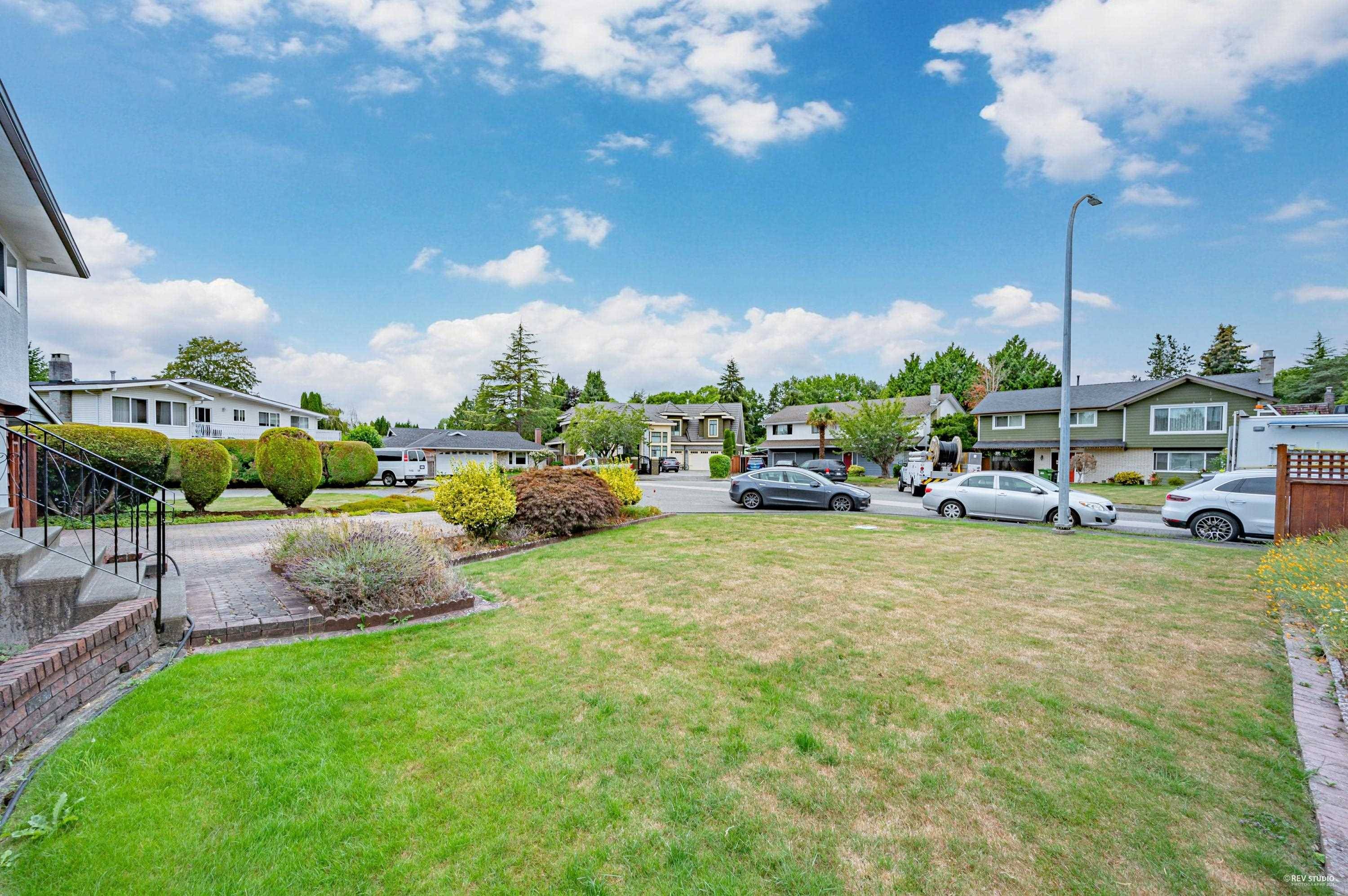 Richmond, BC V7A 2G7,9060 RYAN PL