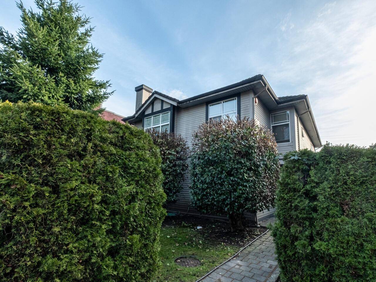 Vancouver, BC V6K 1P3,2490 W 4TH AVE