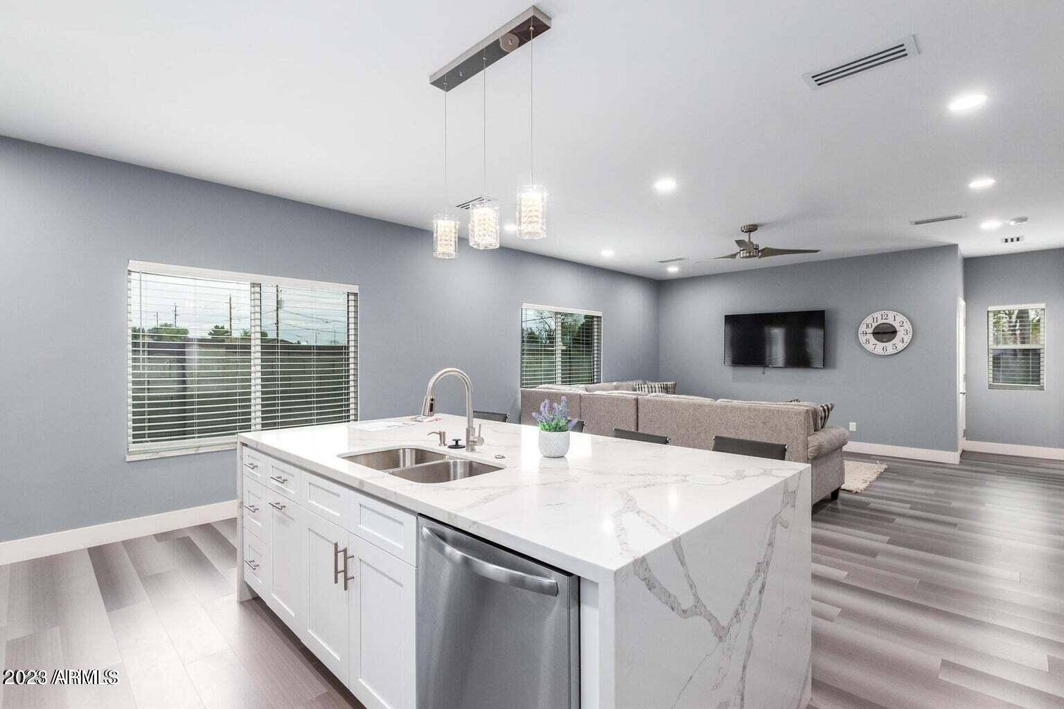 Phoenix, AZ 85009,2229 W CAMBRIDGE Avenue