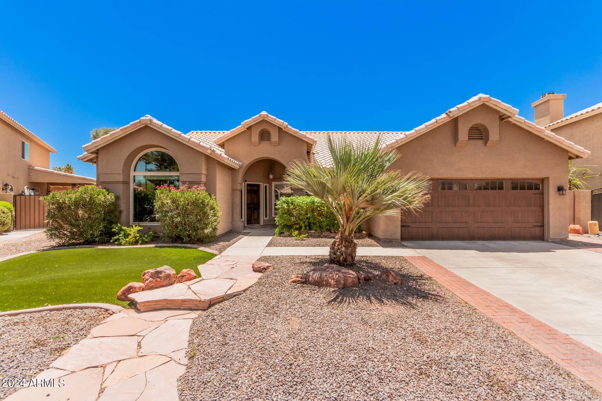 Gilbert, AZ 85233,407 W SAGEBRUSH Street