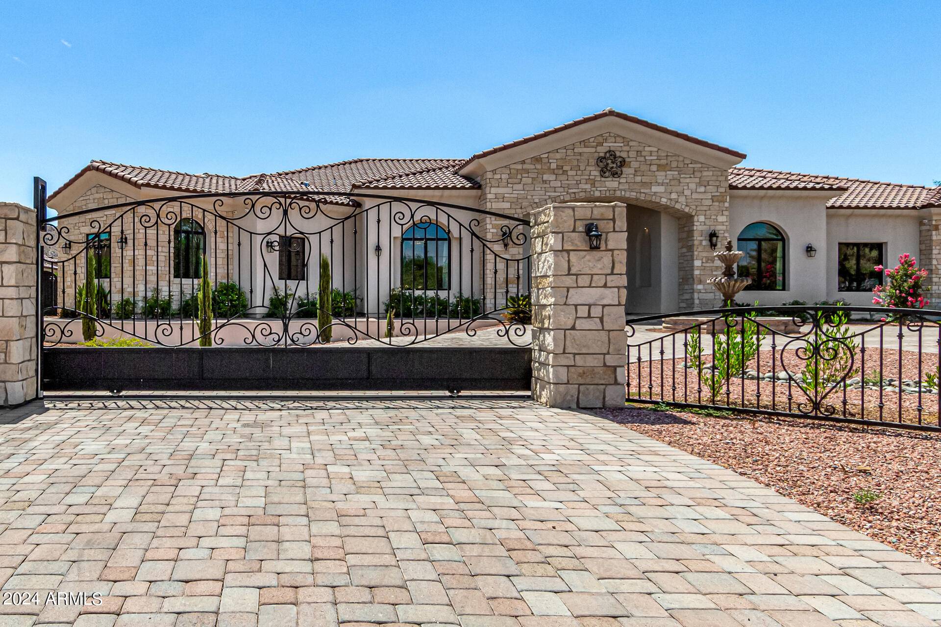 Paradise Valley, AZ 85253,7568 N Mockingbird Lane