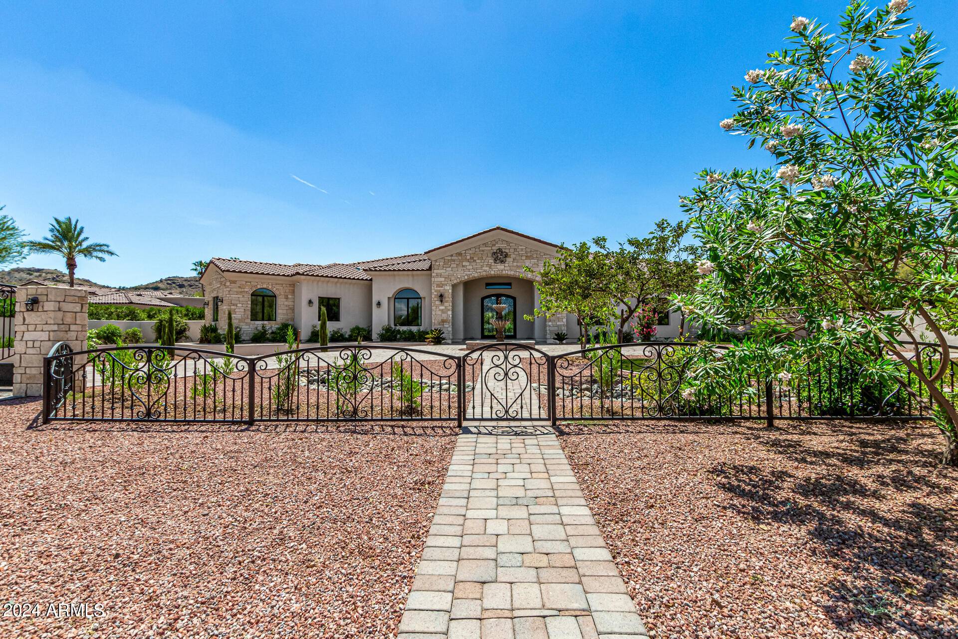 Paradise Valley, AZ 85253,7568 N Mockingbird Lane