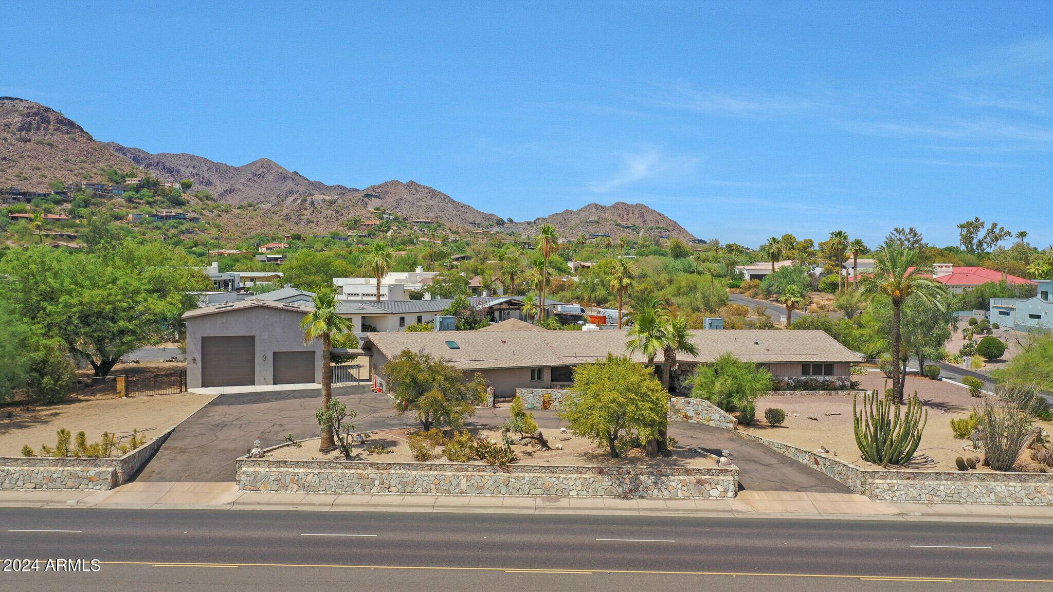 Paradise Valley, AZ 85253,4452 E LINCOLN Drive