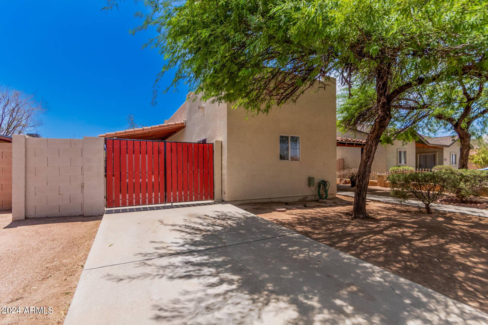 Phoenix, AZ 85042,1343 E SAINT ANNE Avenue