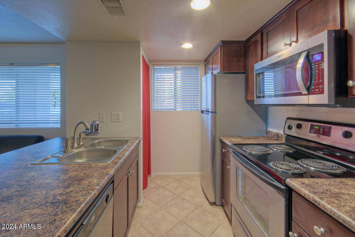 Tempe, AZ 85281,1014 E SPENCE Avenue #102