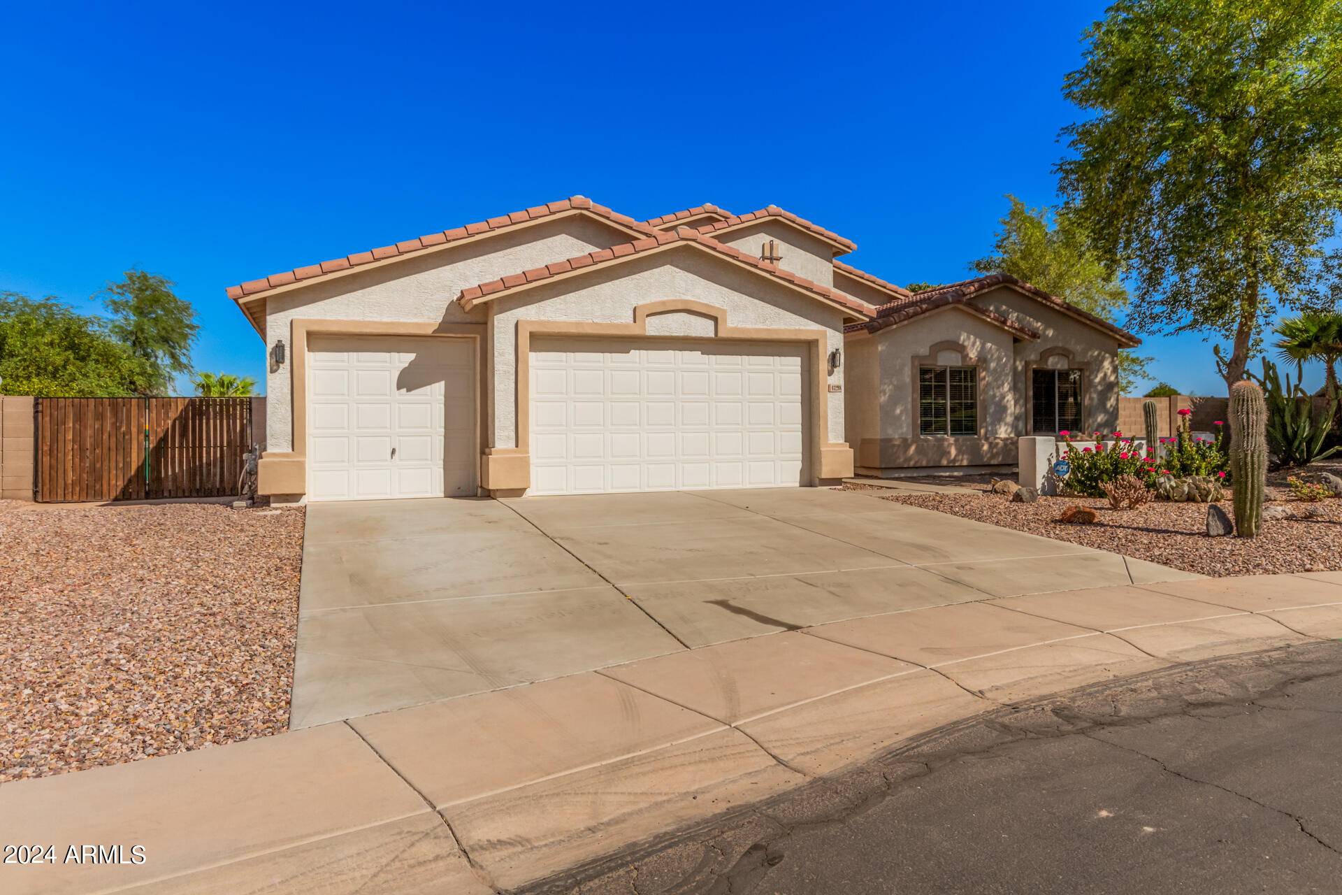 Maricopa, AZ 85138,43298 W DESERT FAIRWAYS Drive