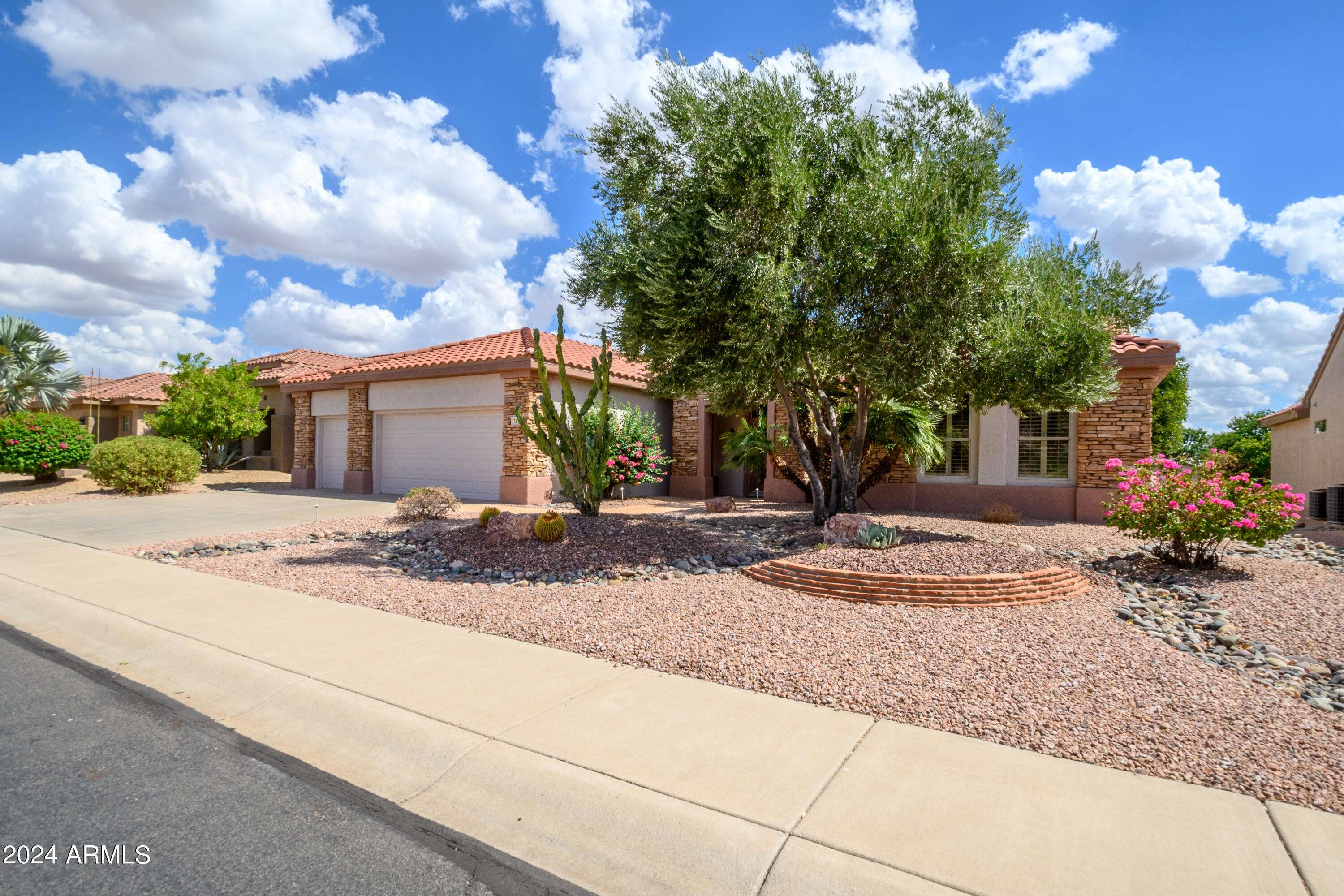 Surprise, AZ 85374,17621 N EAGLE CREST Drive