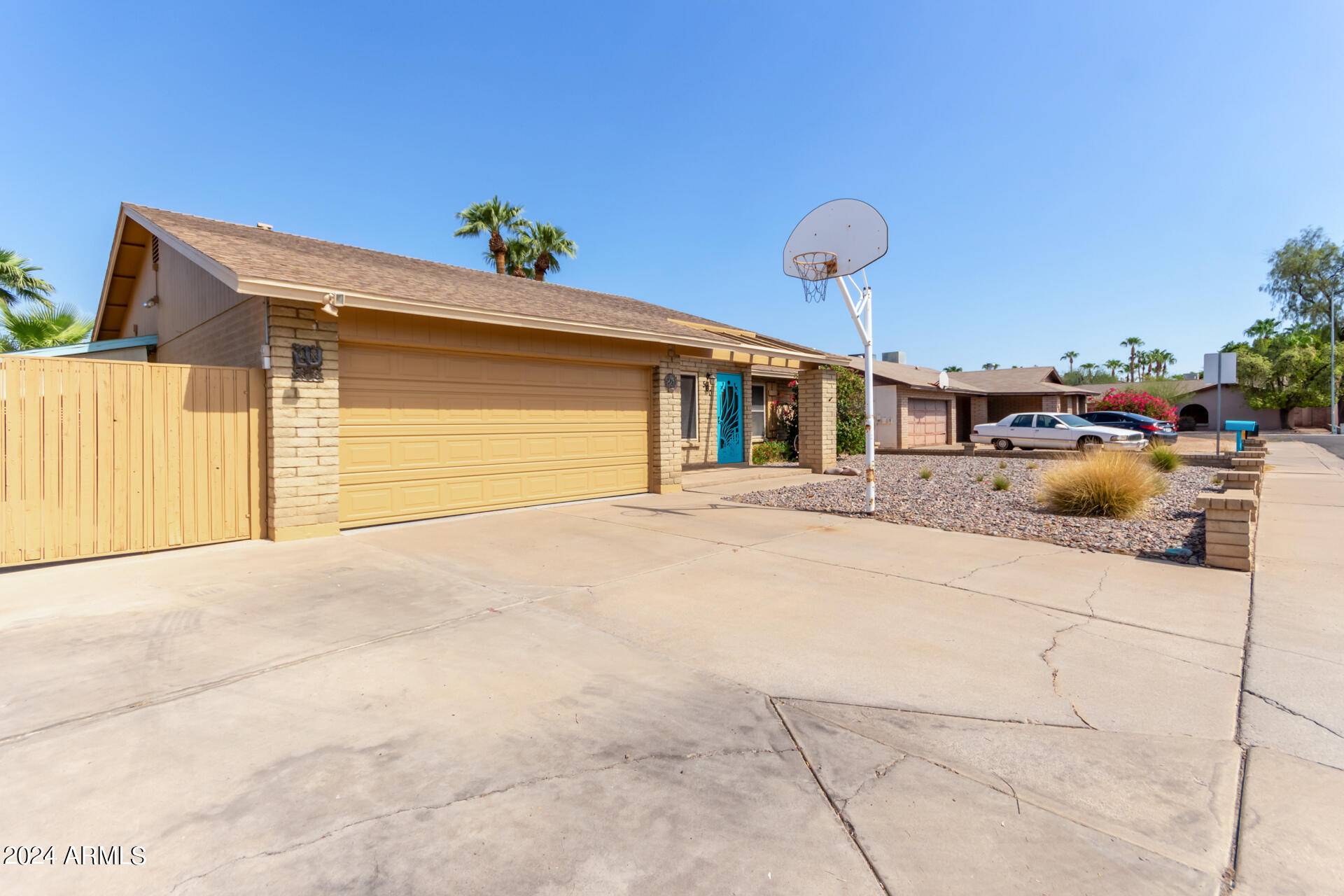 Mesa, AZ 85210,560 W KIOWA Avenue