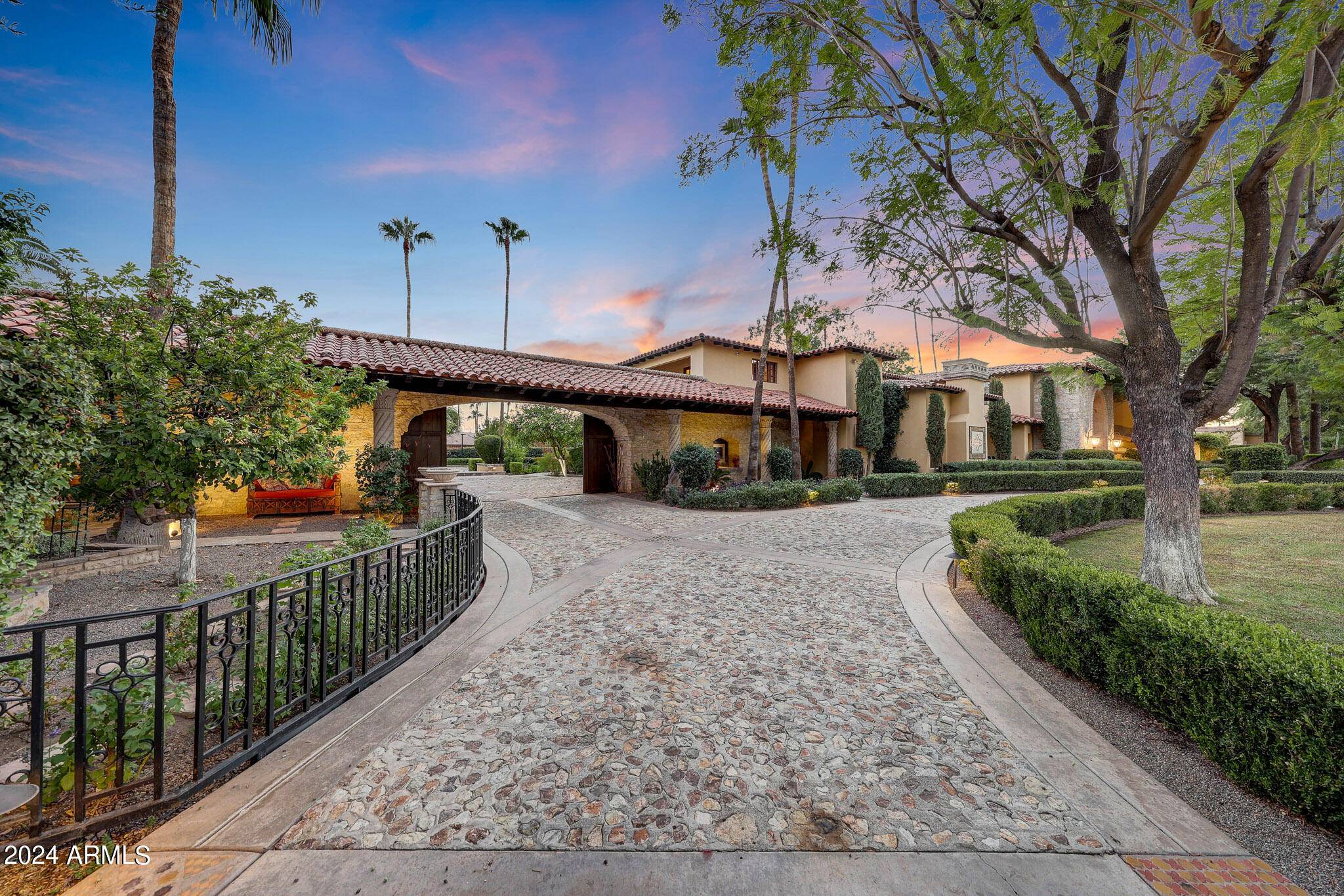 Scottsdale, AZ 85254,6107 E PARADISE Drive