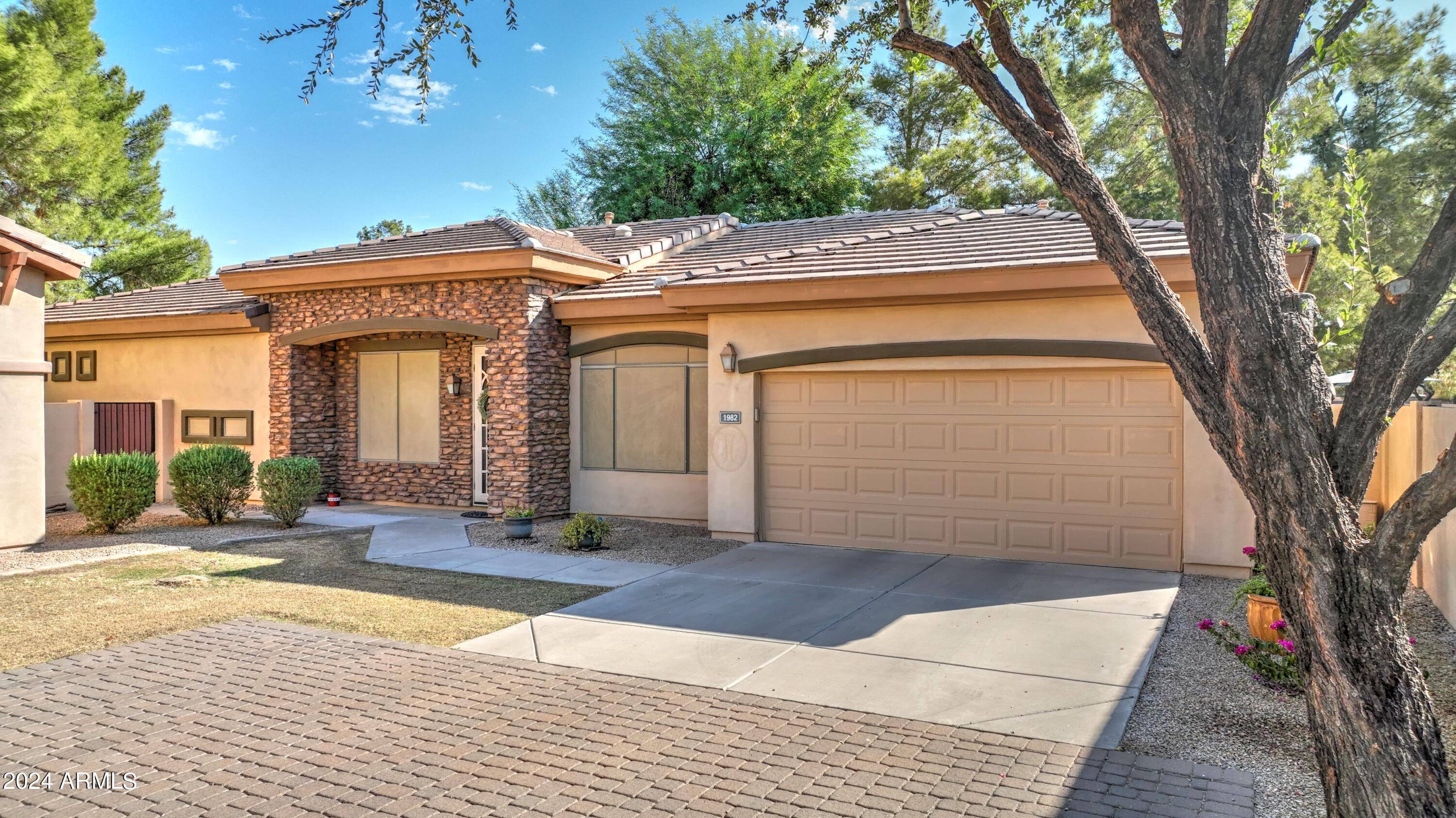 Chandler, AZ 85248,1982 W PERIWINKLE Way