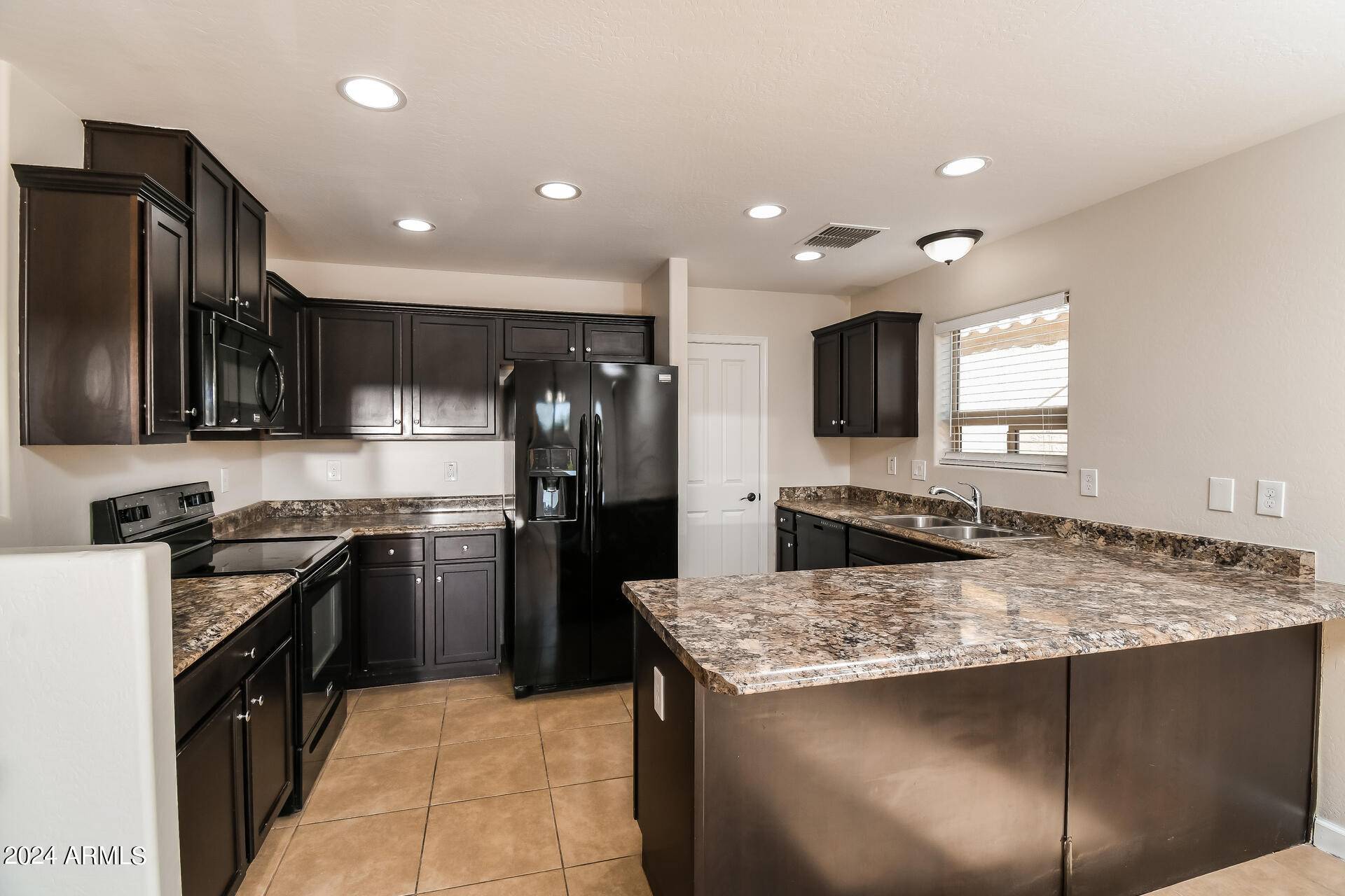 San Tan Valley, AZ 85143,28475 N MOONSTONE Way