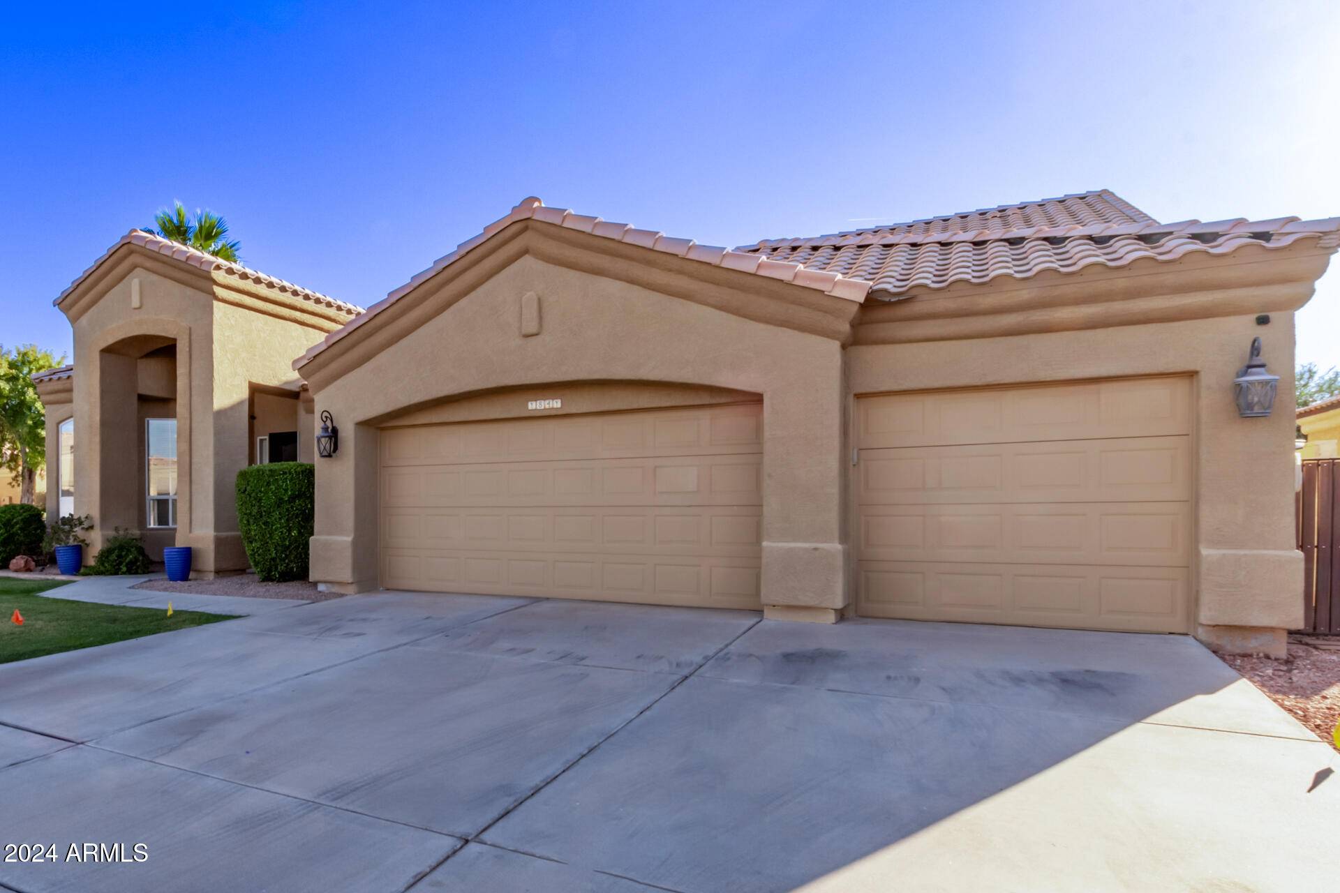 Chandler, AZ 85248,1841 W HONEYSUCKLE Lane