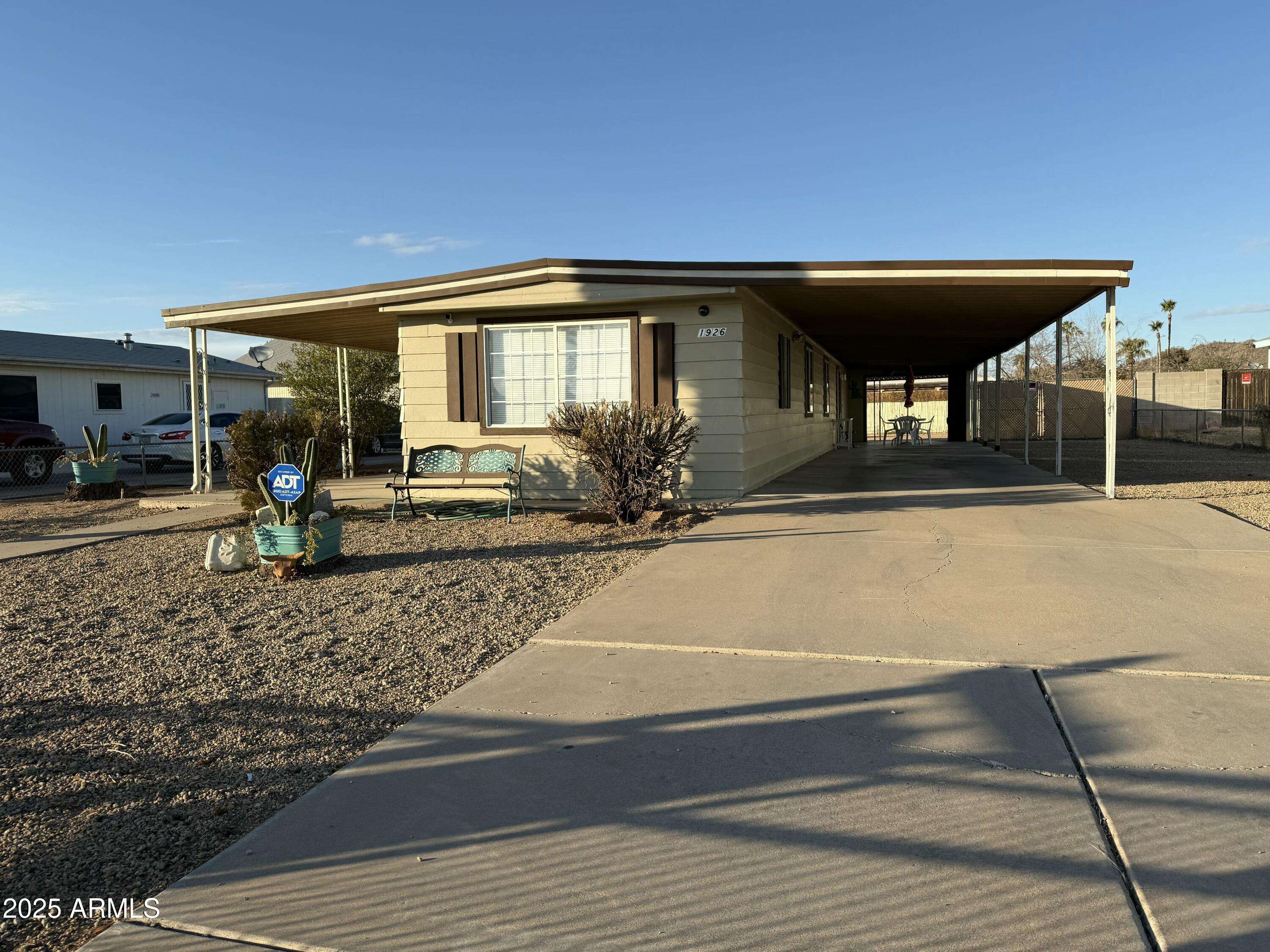 Phoenix, AZ 85022,1926 E Grovers Avenue