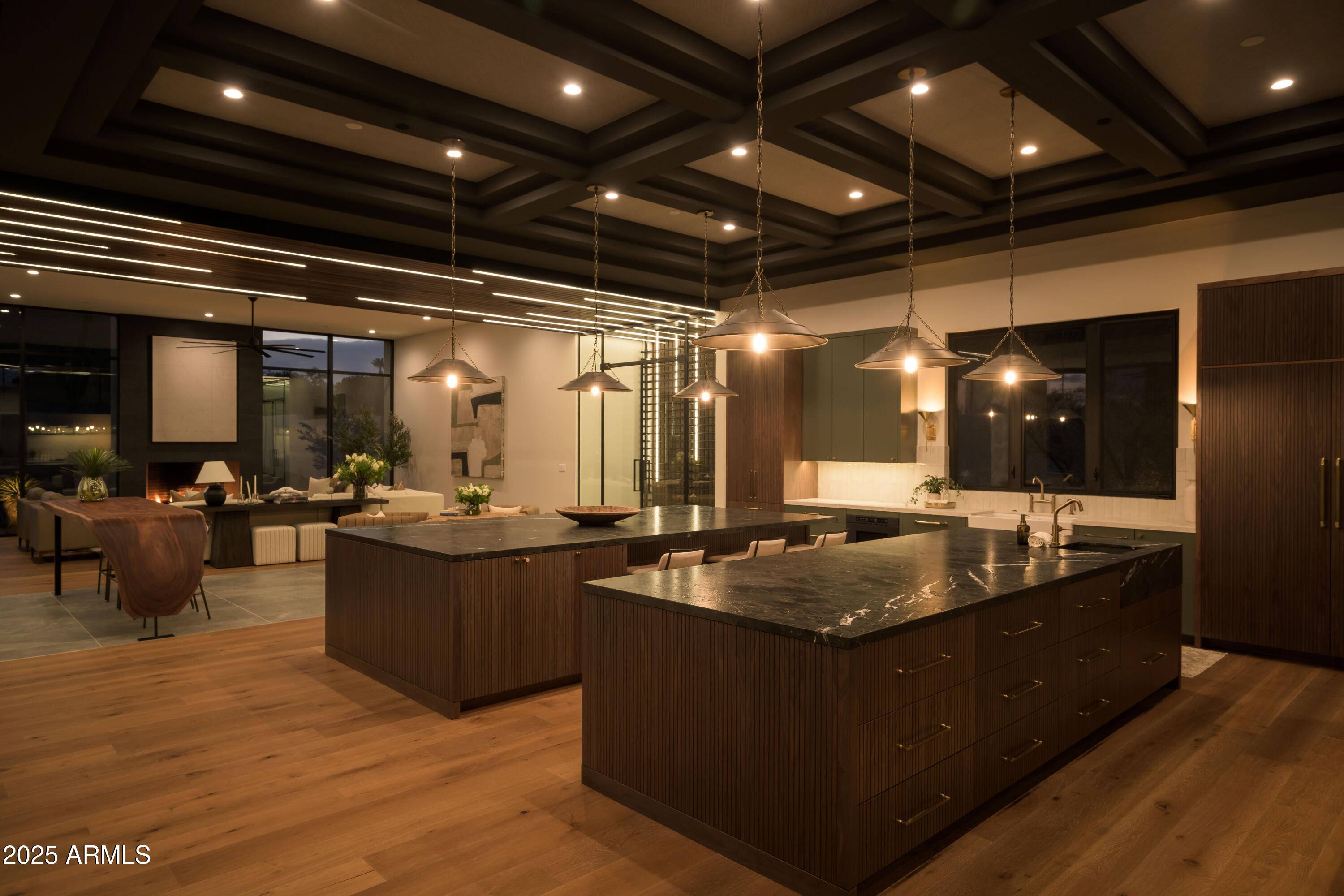5327 N INVERGORDON Road Paradise Valley, AZ 85253