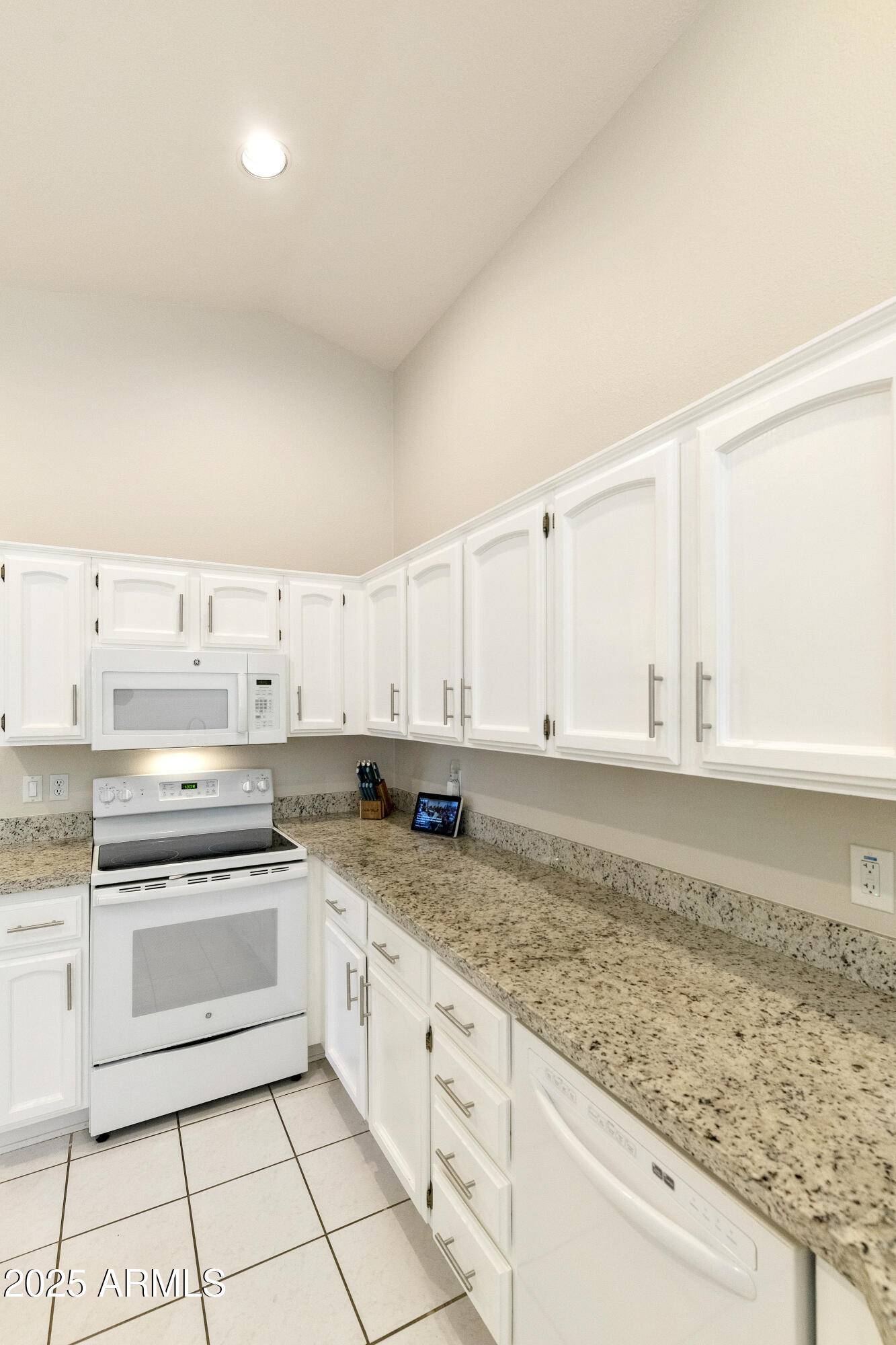 11115 E BELLFLOWER Court Sun Lakes, AZ 85248