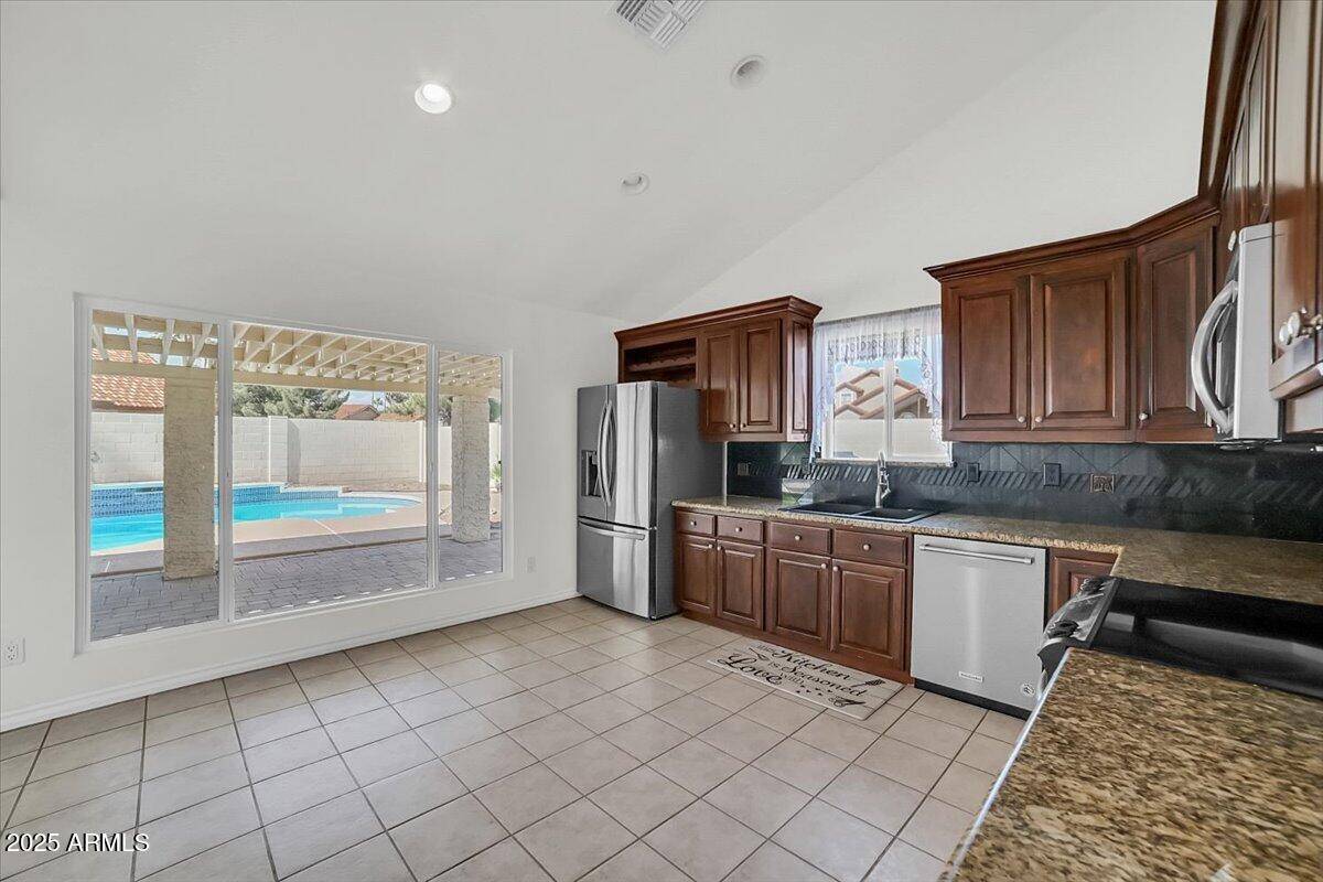 7102 W JULIE Drive Glendale, AZ 85308