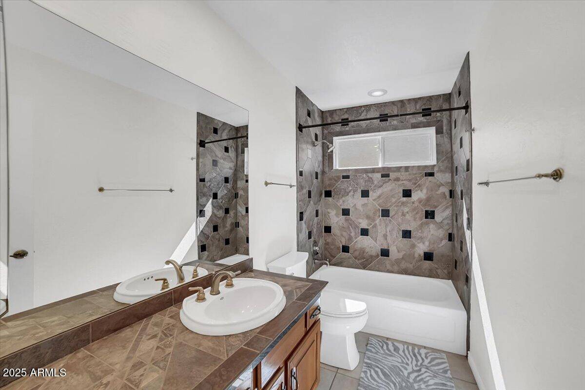 7102 W JULIE Drive Glendale, AZ 85308