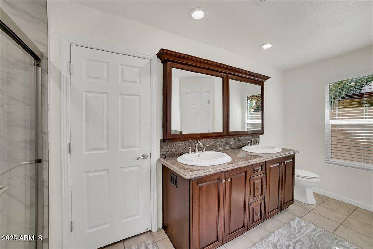 7102 W JULIE Drive Glendale, AZ 85308
