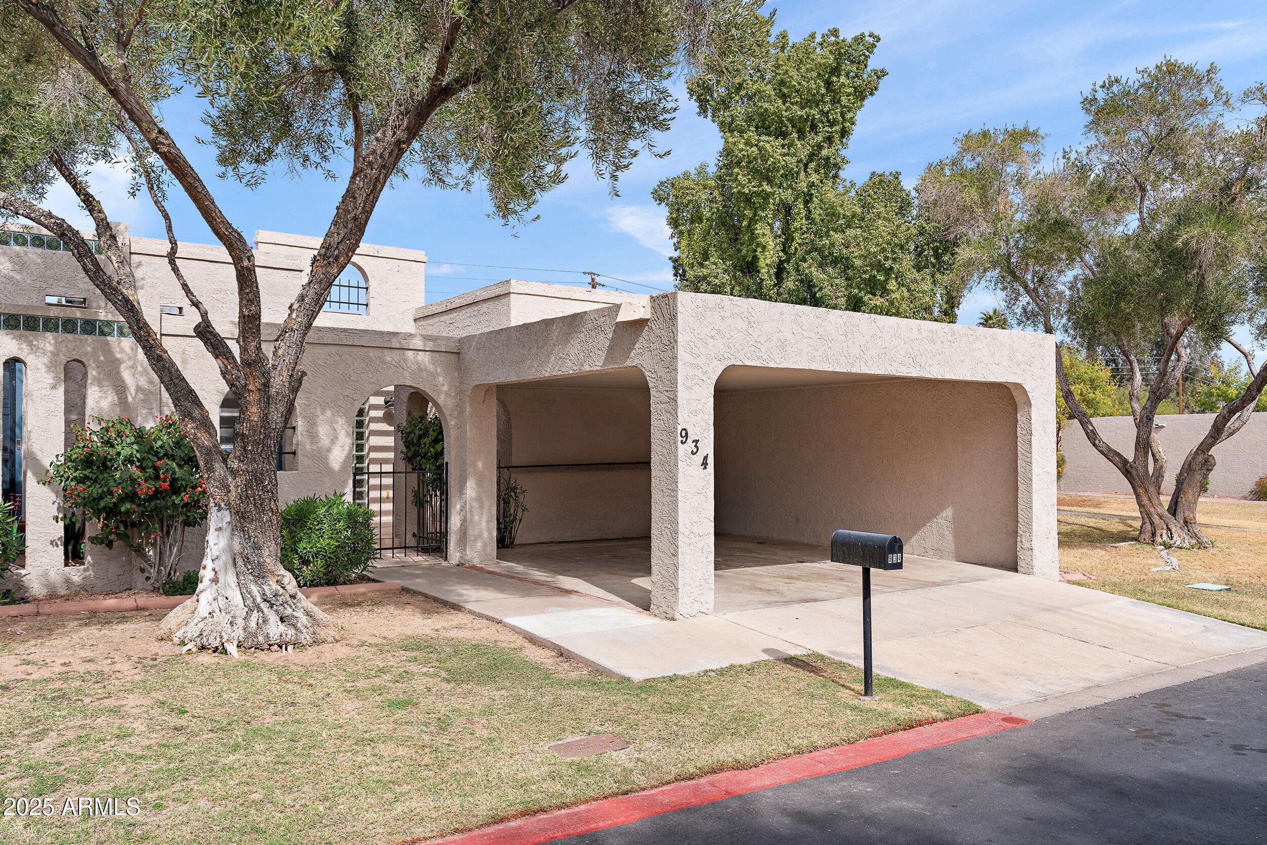 Phoenix, AZ 85020,934 E COCHISE Drive